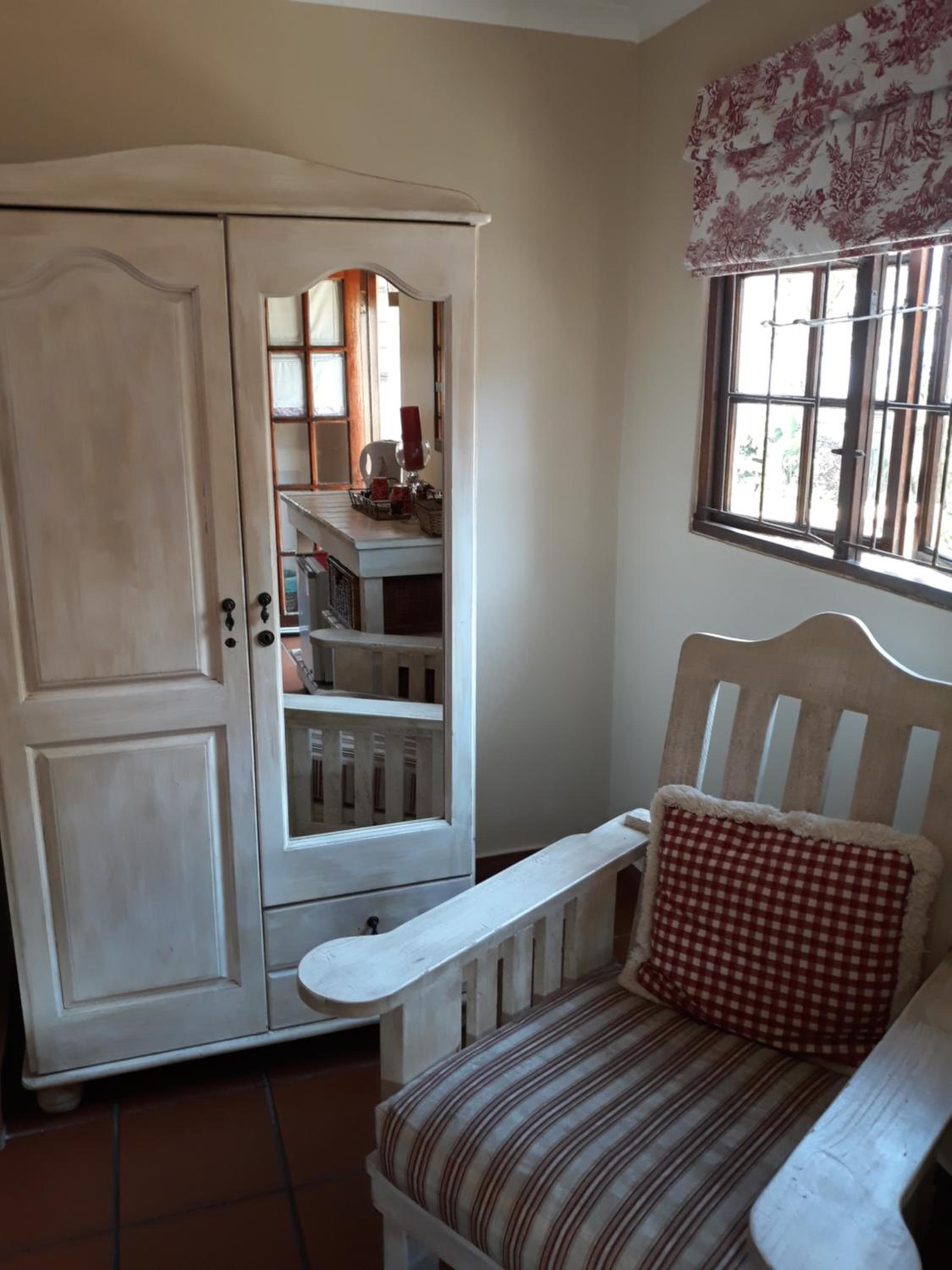 Twin Room - Photo 6