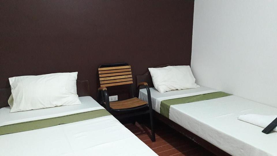 Economy Twin Room photo 3