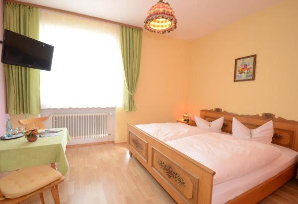 Economy Double Room photo 2