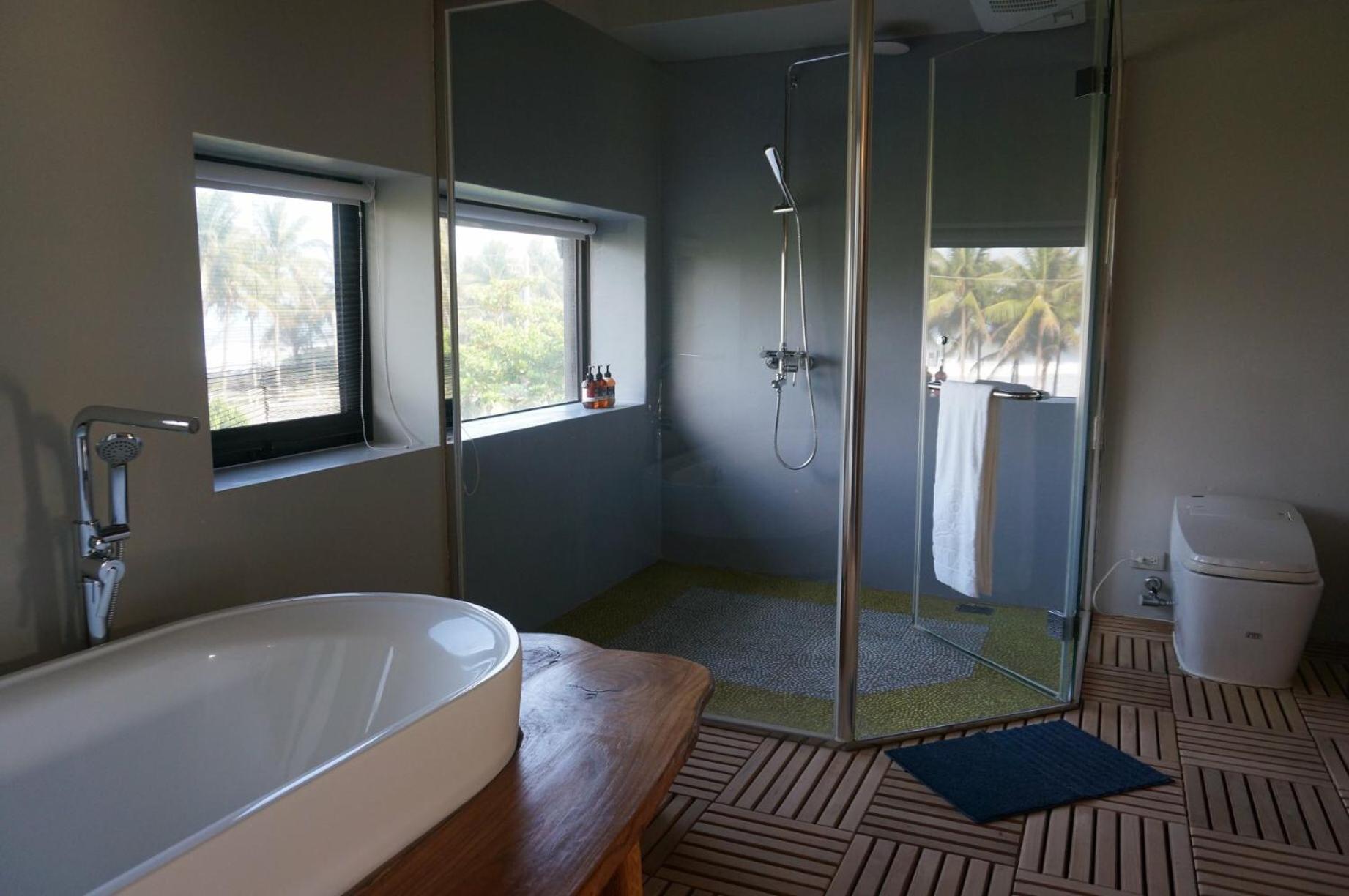 Deluxe Double Room with Balcony and Sea View photo 2