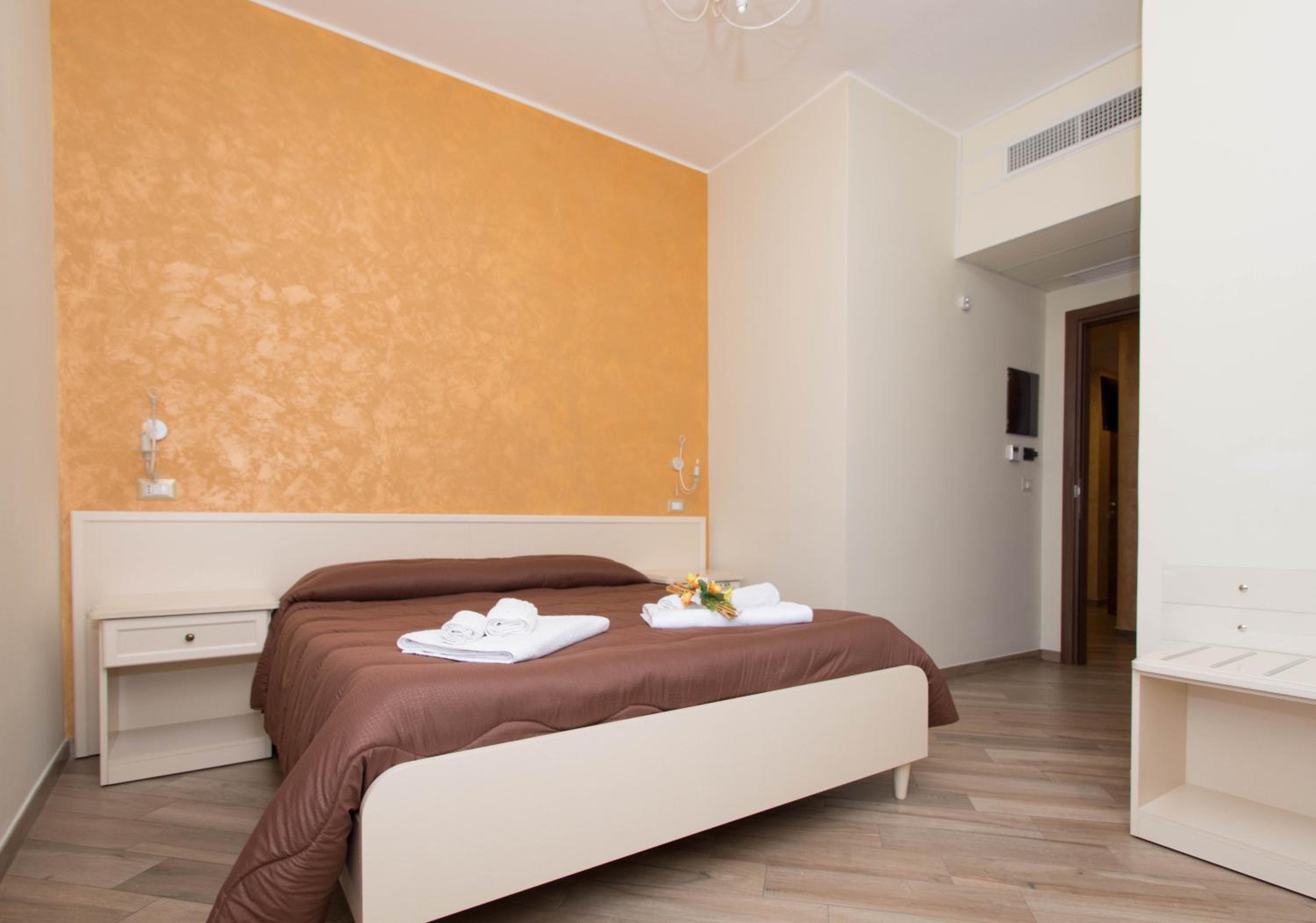 Standard Double Room - Photo 1