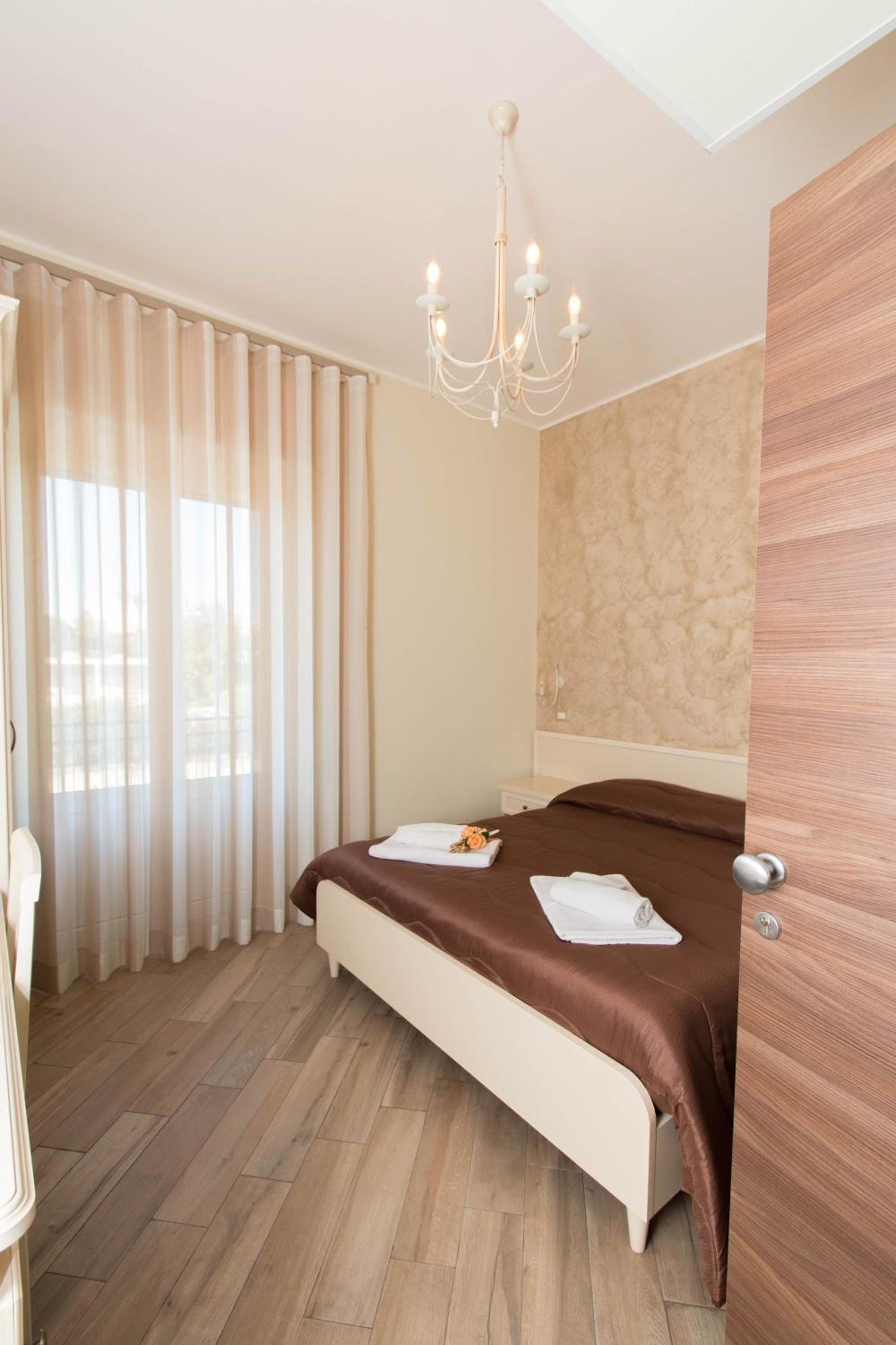 Standard Double Room - Photo 1