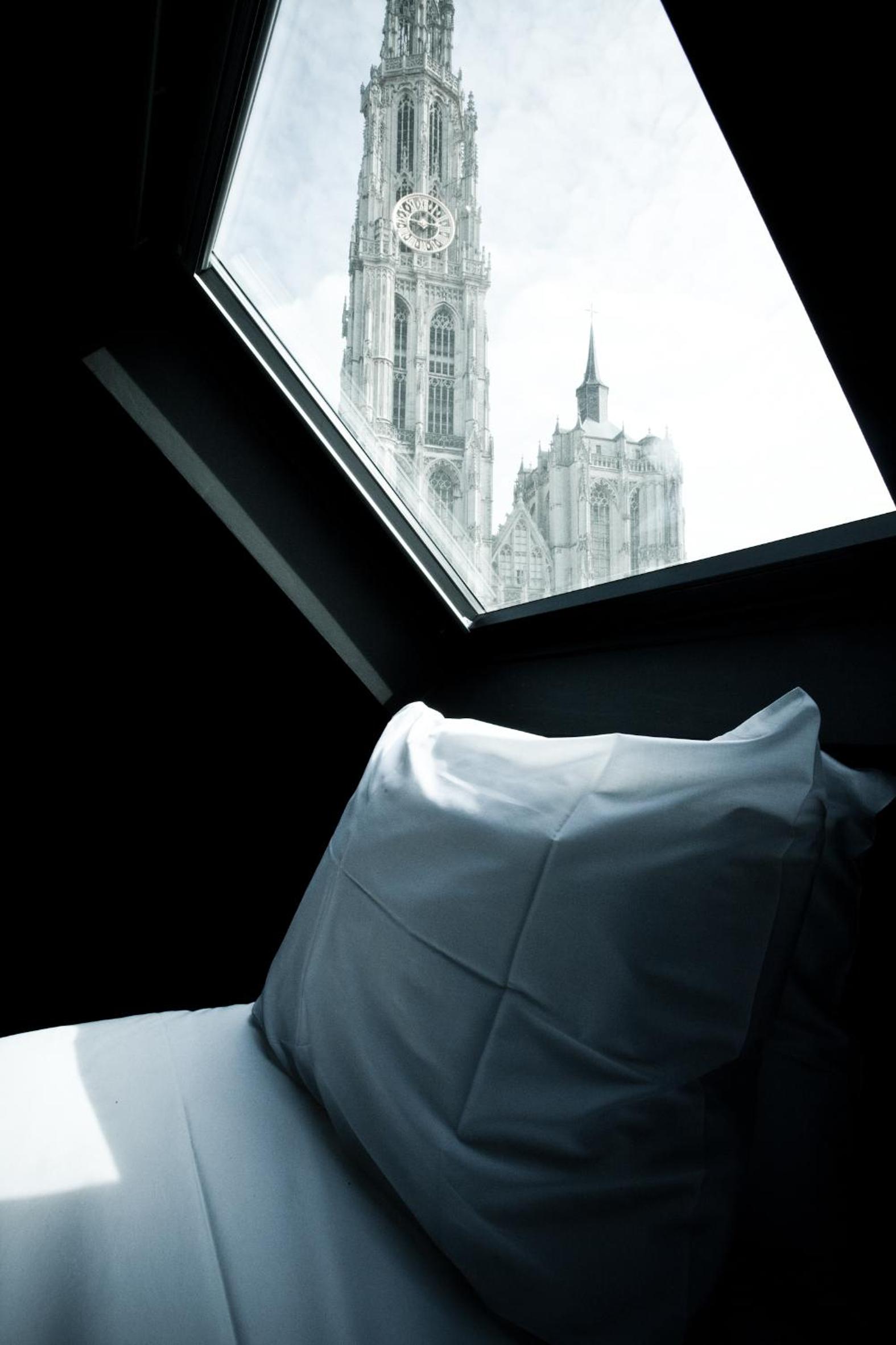 Comfort room with bath photo 2