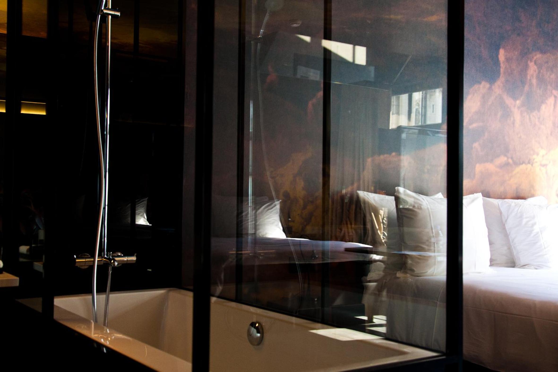 Deluxe Double Room with bath and Cathedral View - Photo 8