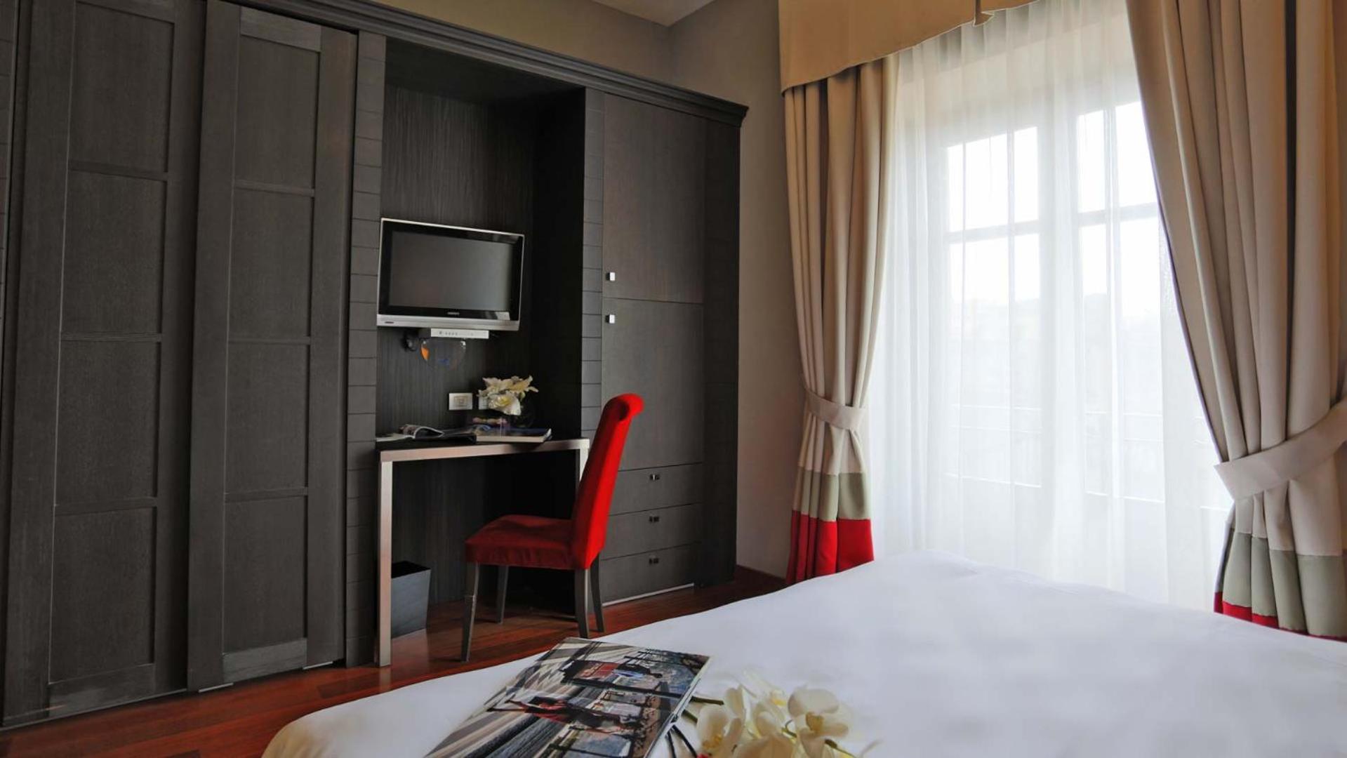 Classic Double or Twin Room - Photo 10