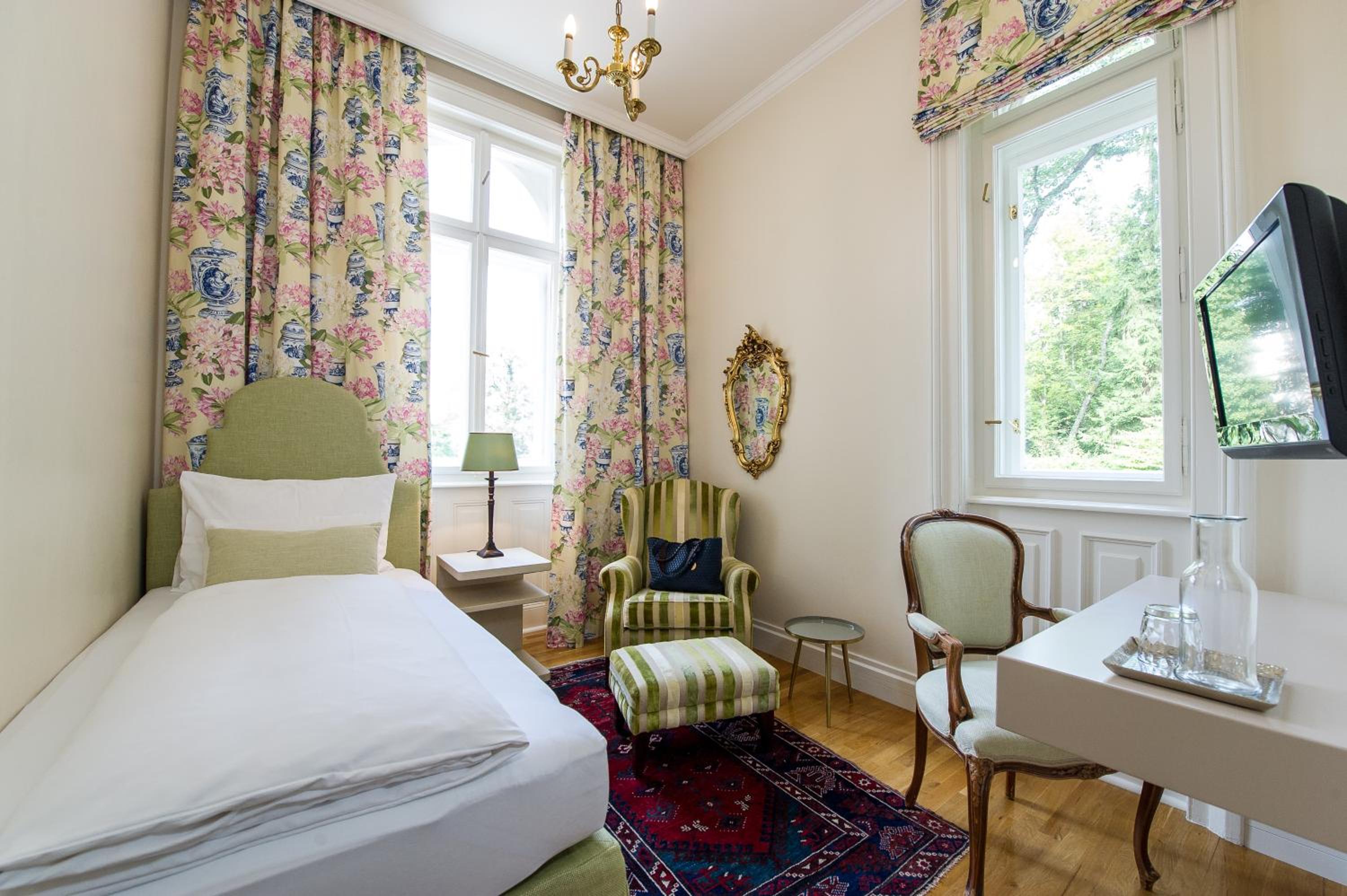 Small Single Room photo 1