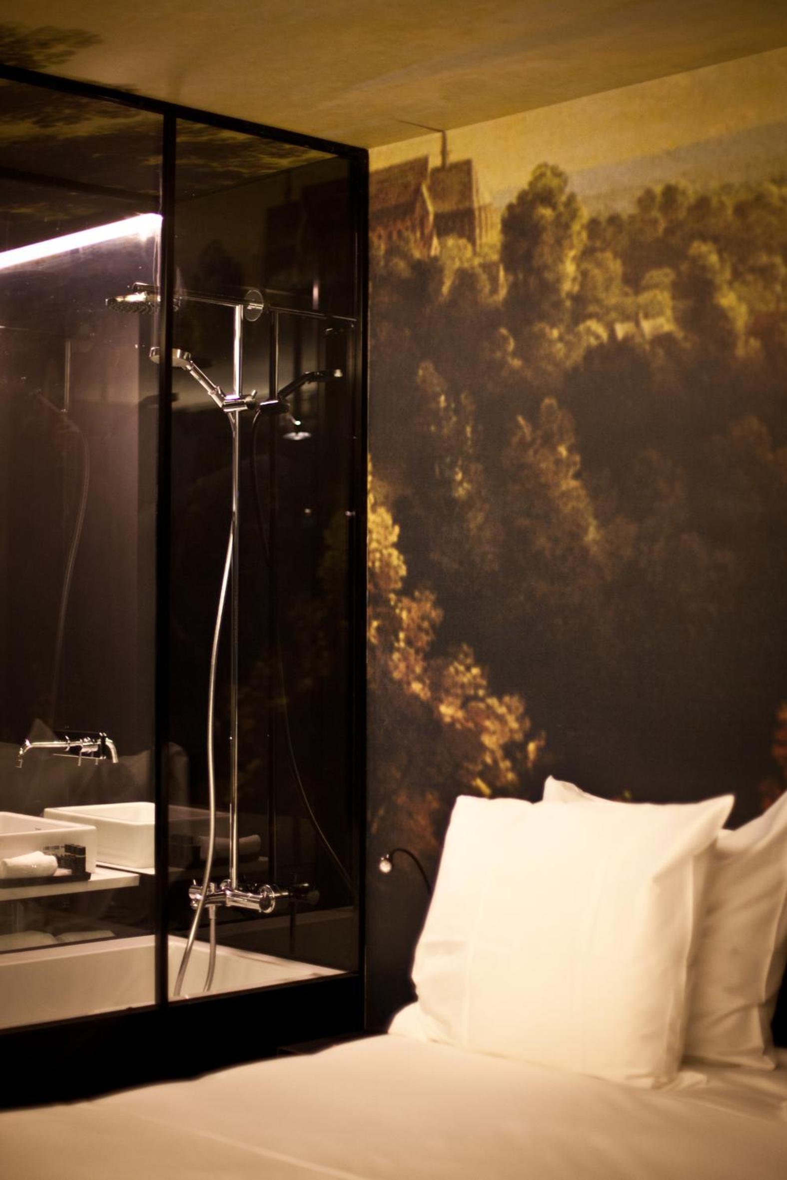Deluxe Double Room with bath and Cathedral View - Photo 7