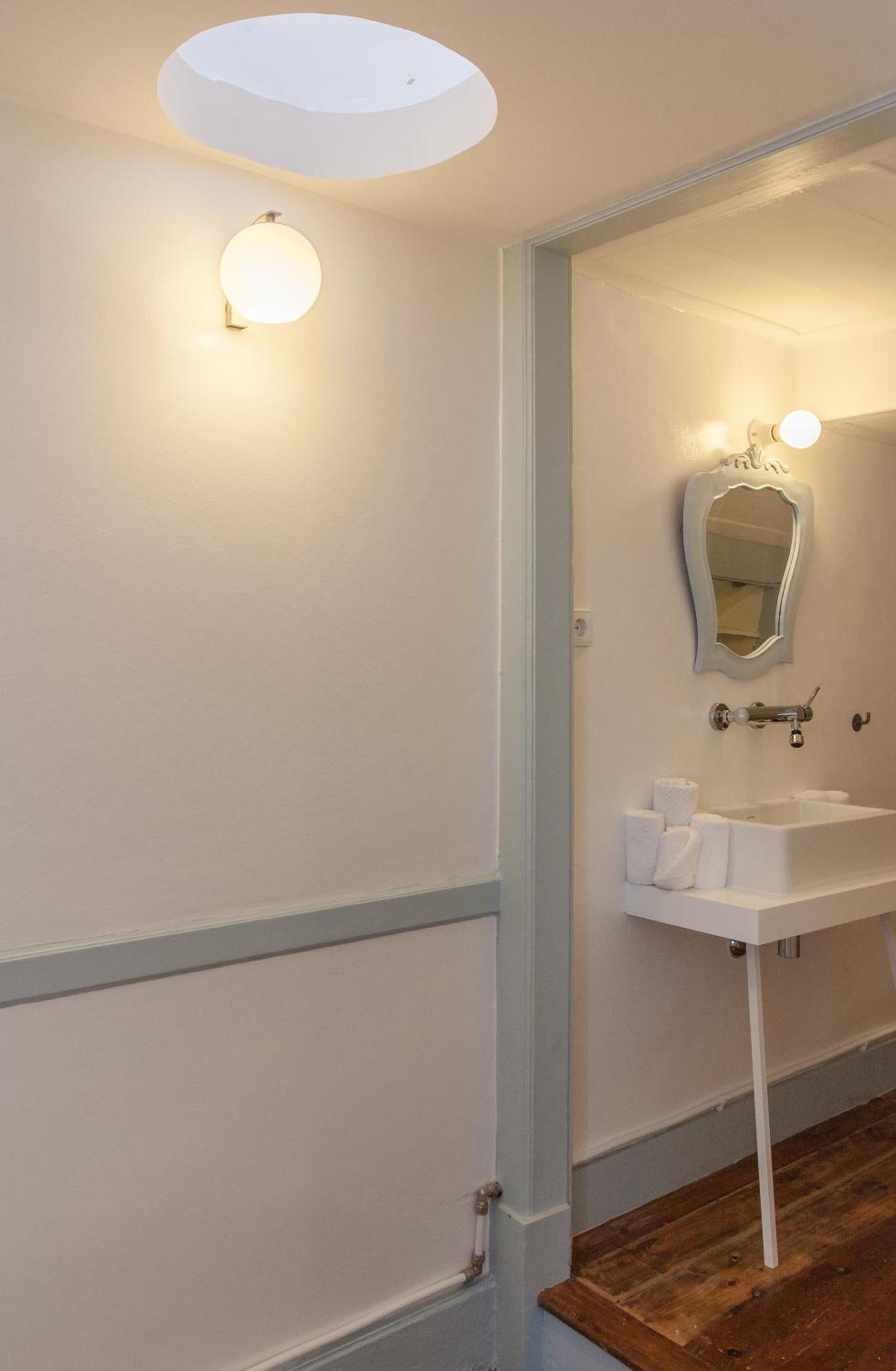 Family Room with Private Bathroom photo 3