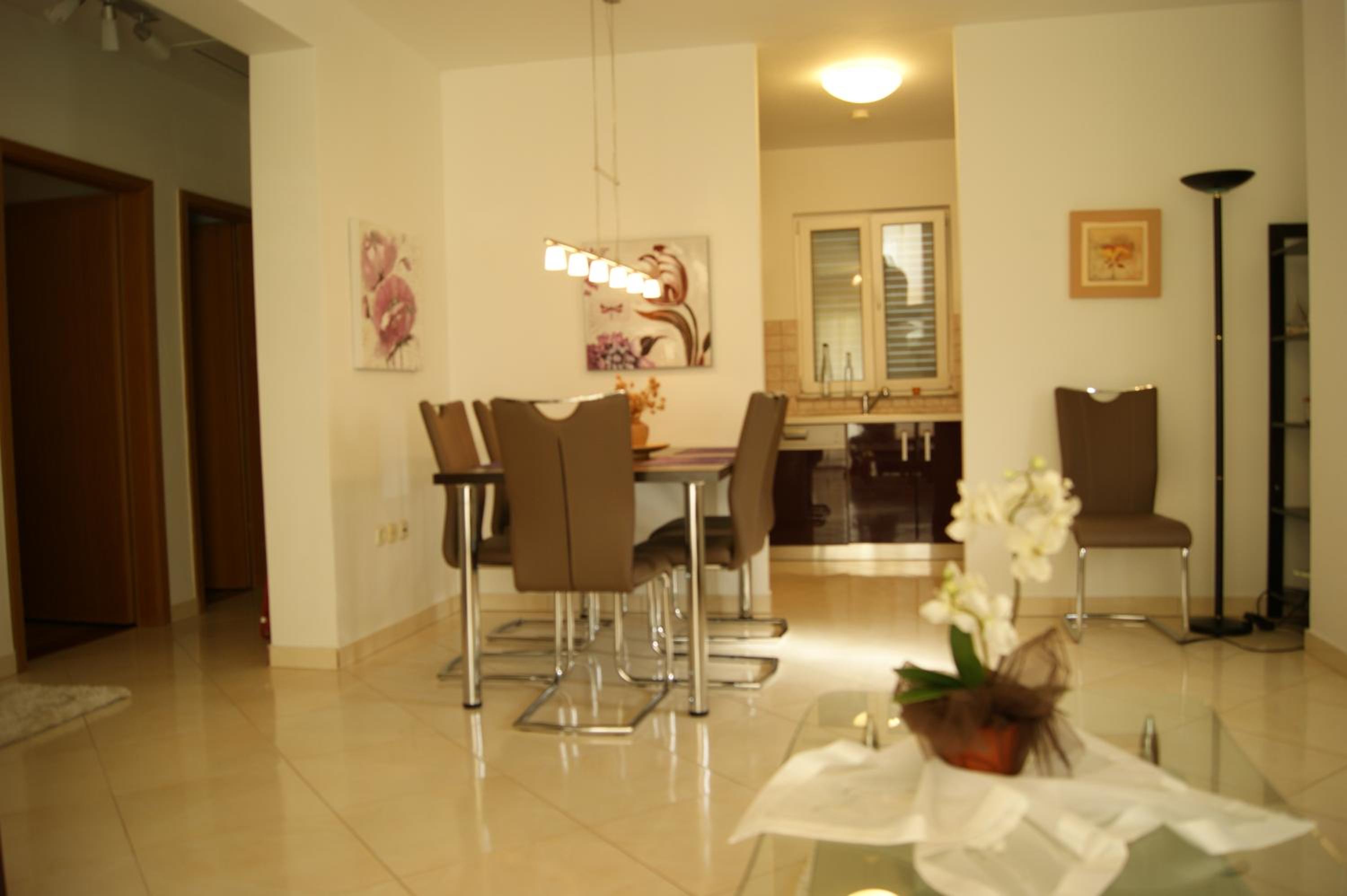 Villa photo 2
