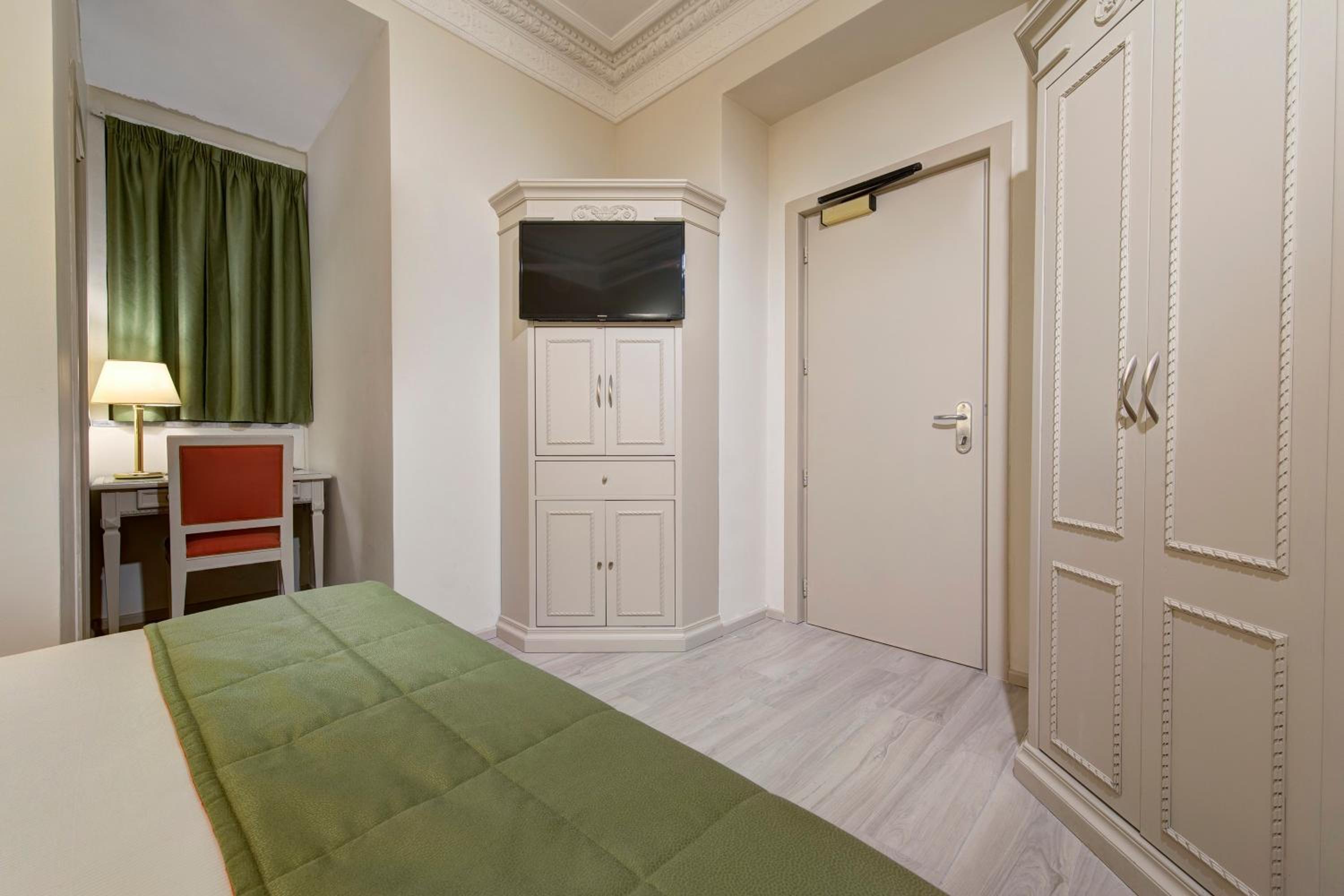 Small Double Classic Room photo 3