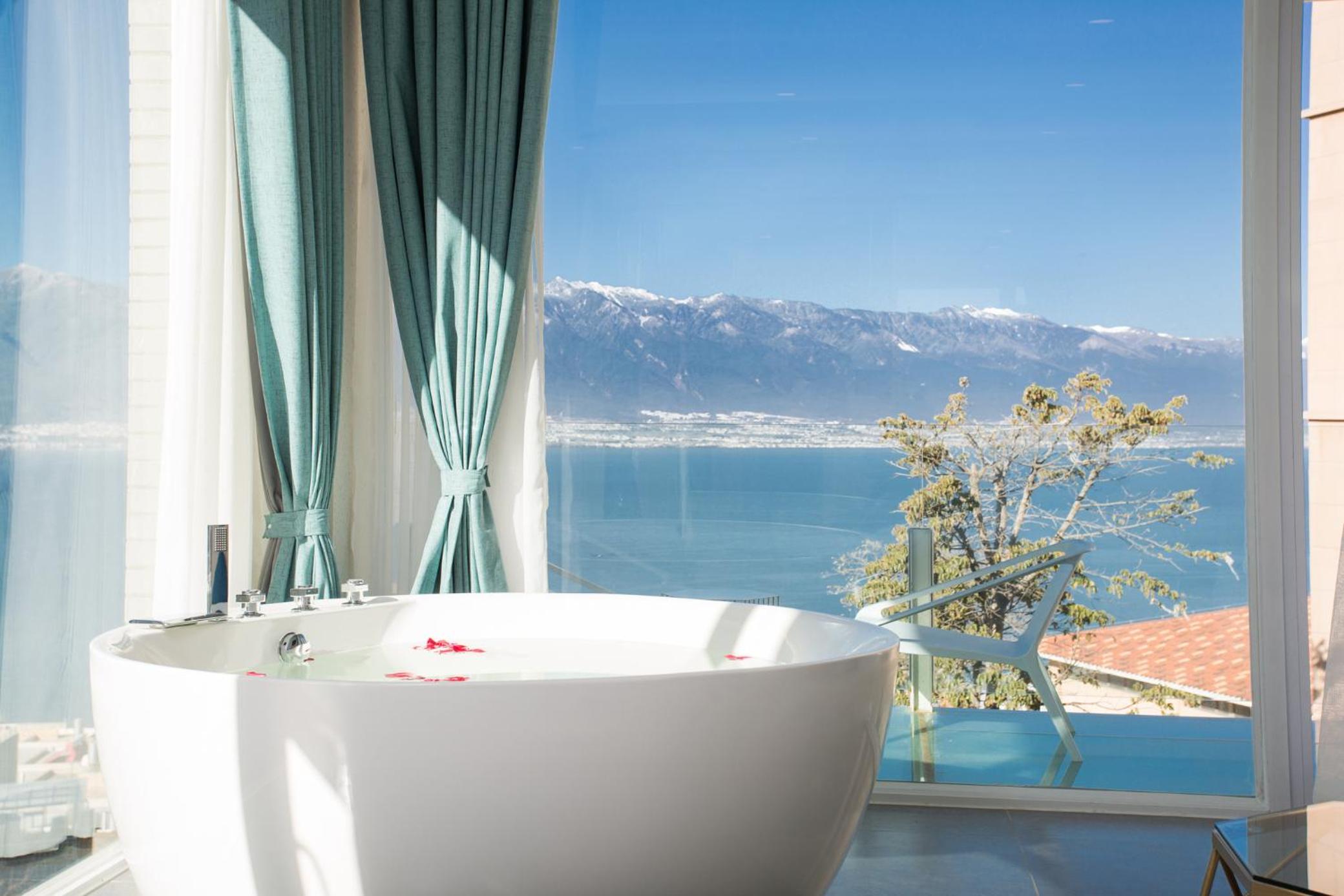 King Room with Lake View photo 3
