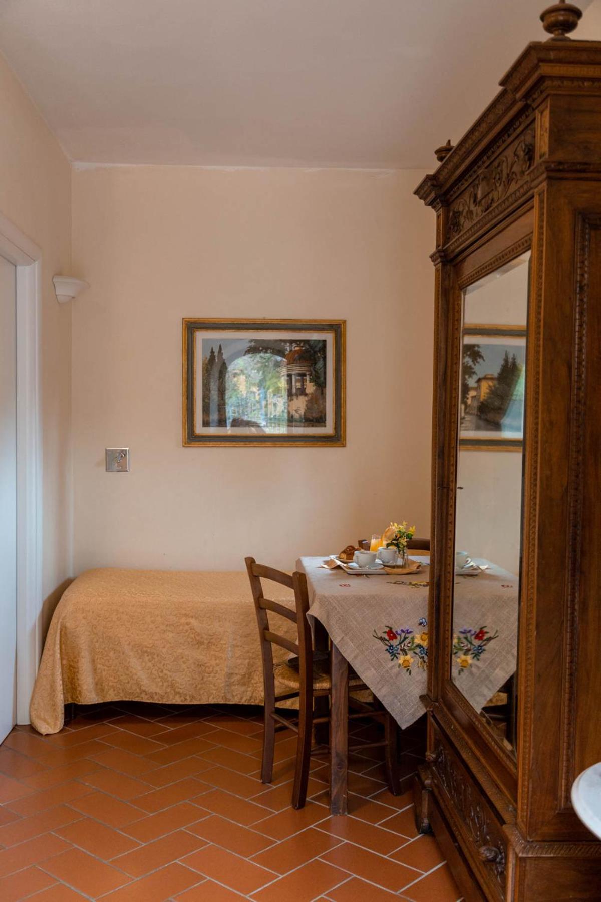 Double Room - Photo 3