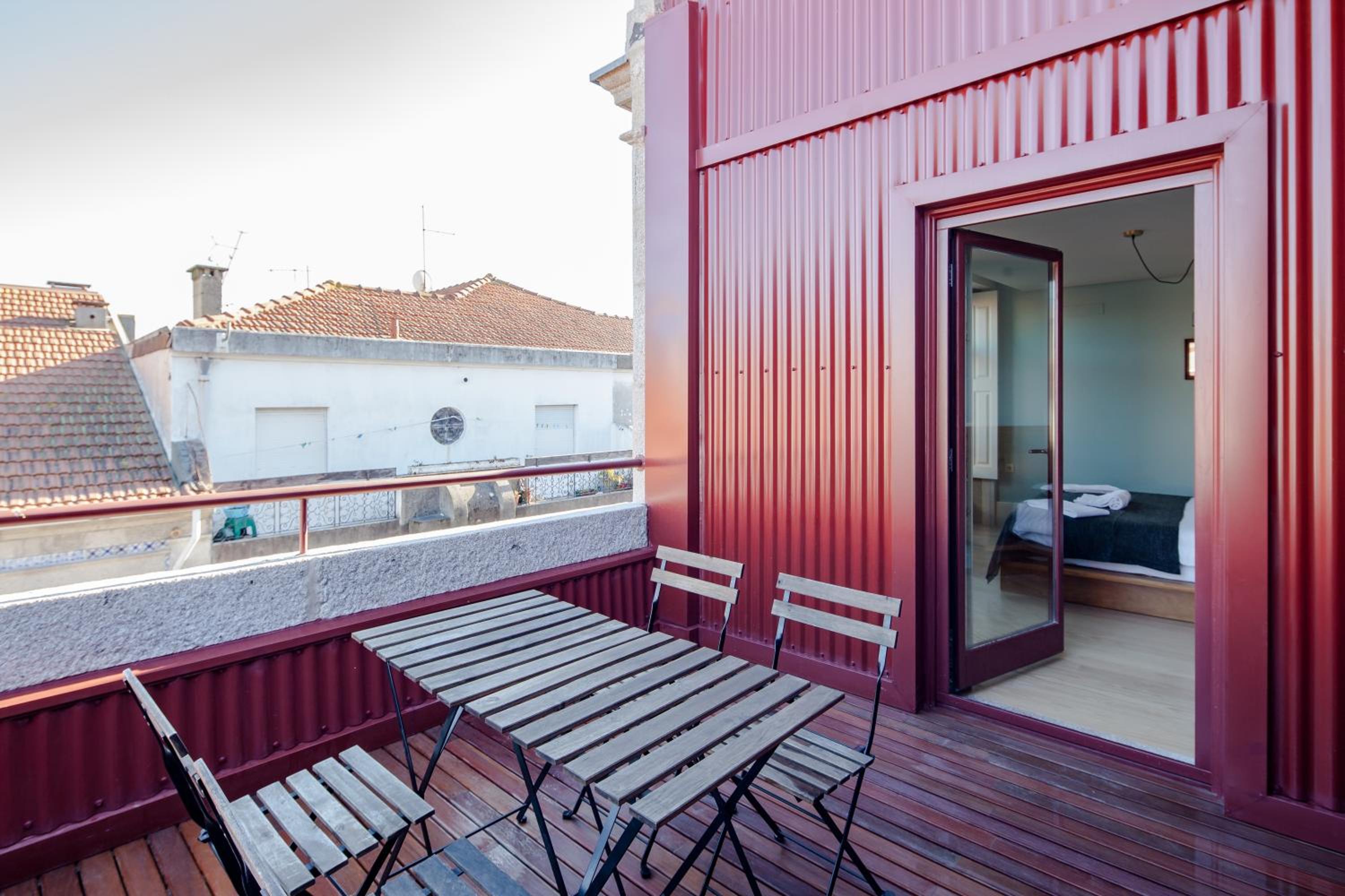 One-Bedroom Apartment with Terrace and Street View photo 3