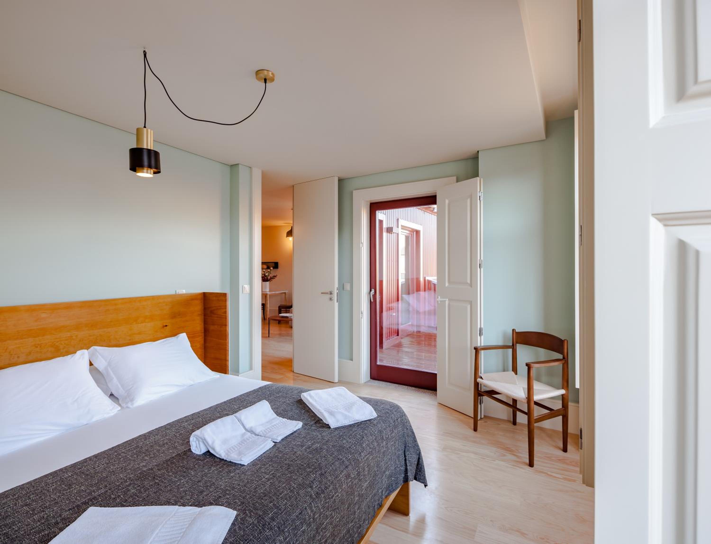 One-Bedroom Apartment with Terrace and Street View photo 1