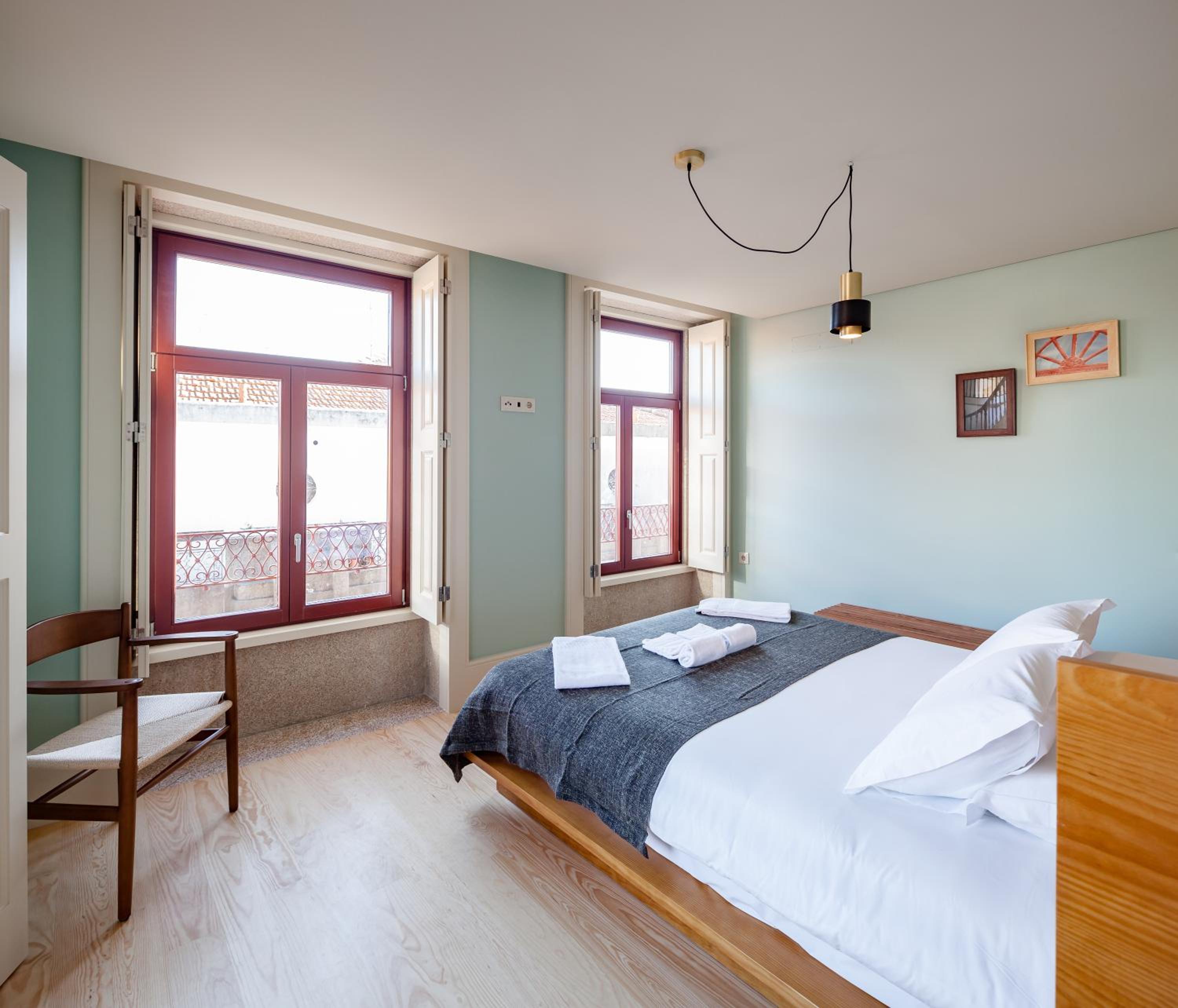 One-Bedroom Apartment with Terrace and Street View photo 2