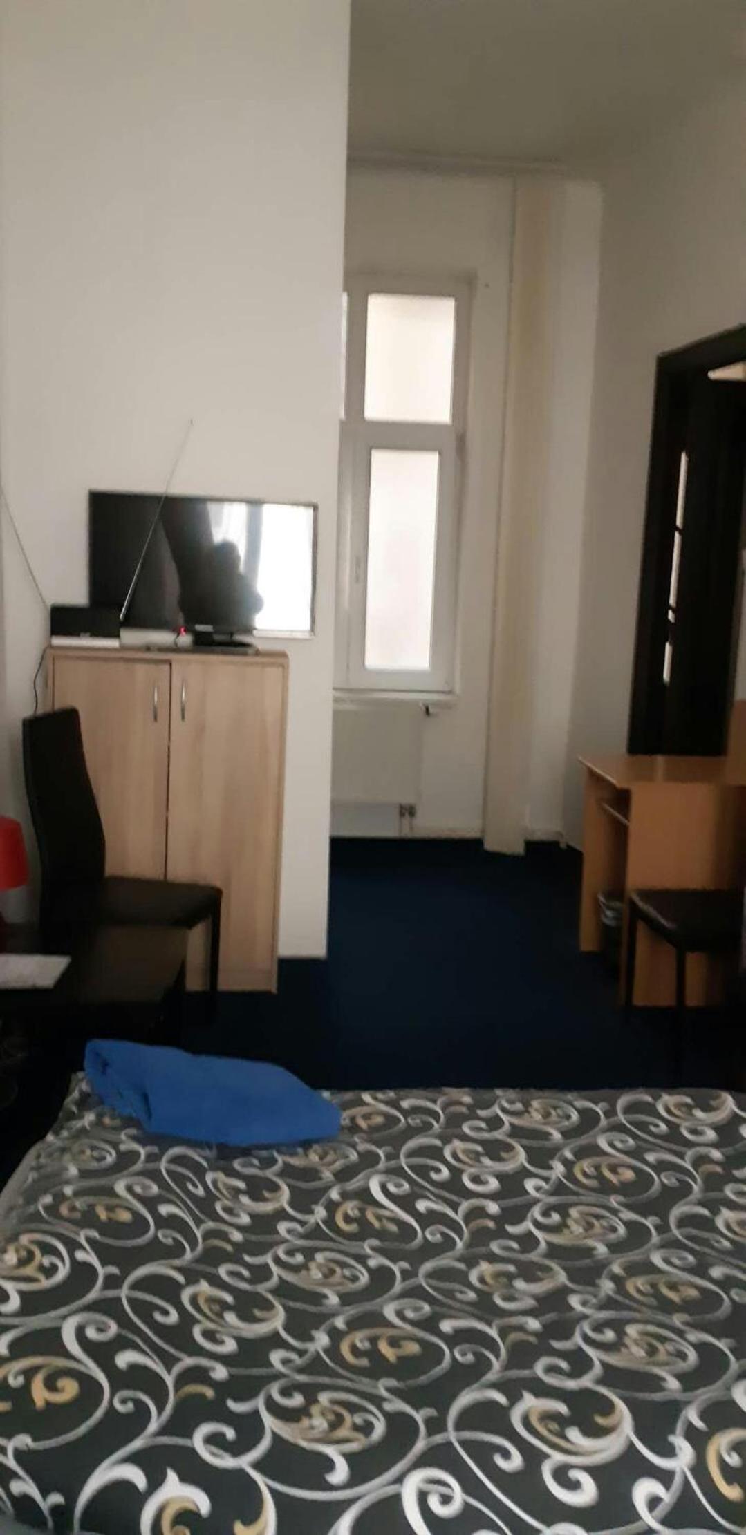 Double Room with Private Bathroom - Photo 2