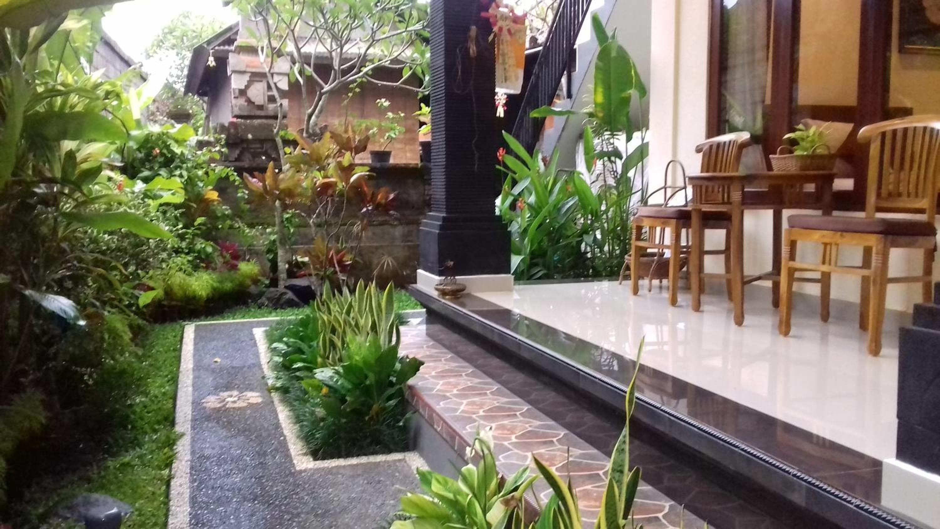 Twin Room with Balcony - Photo 11