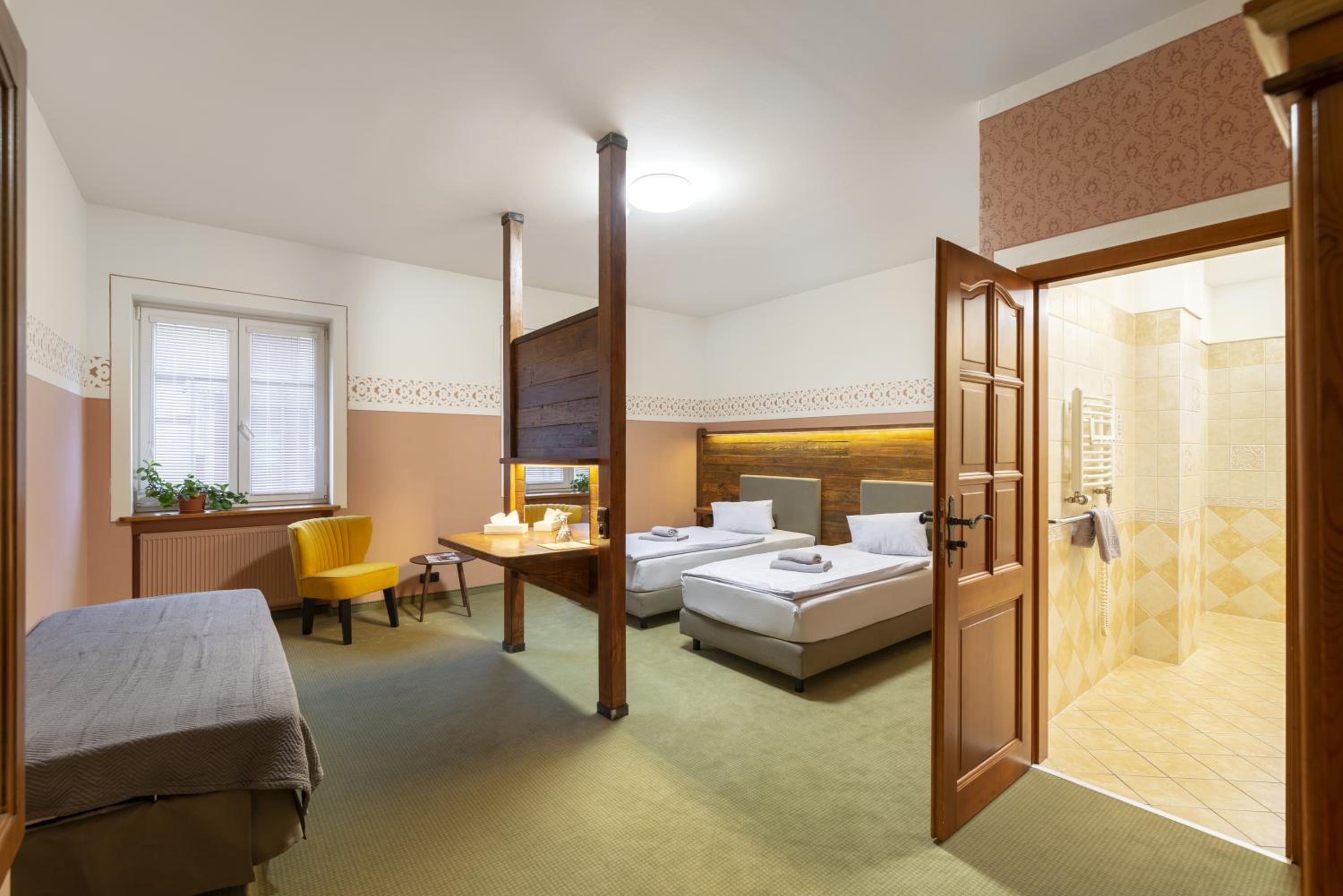 Twin Room with Extra Bed photo 2