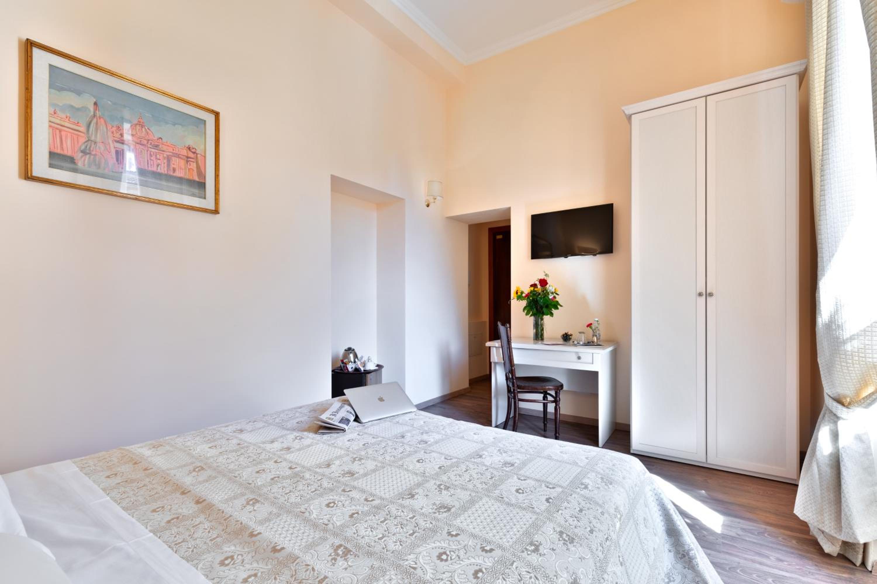 Standard Double Room photo 3