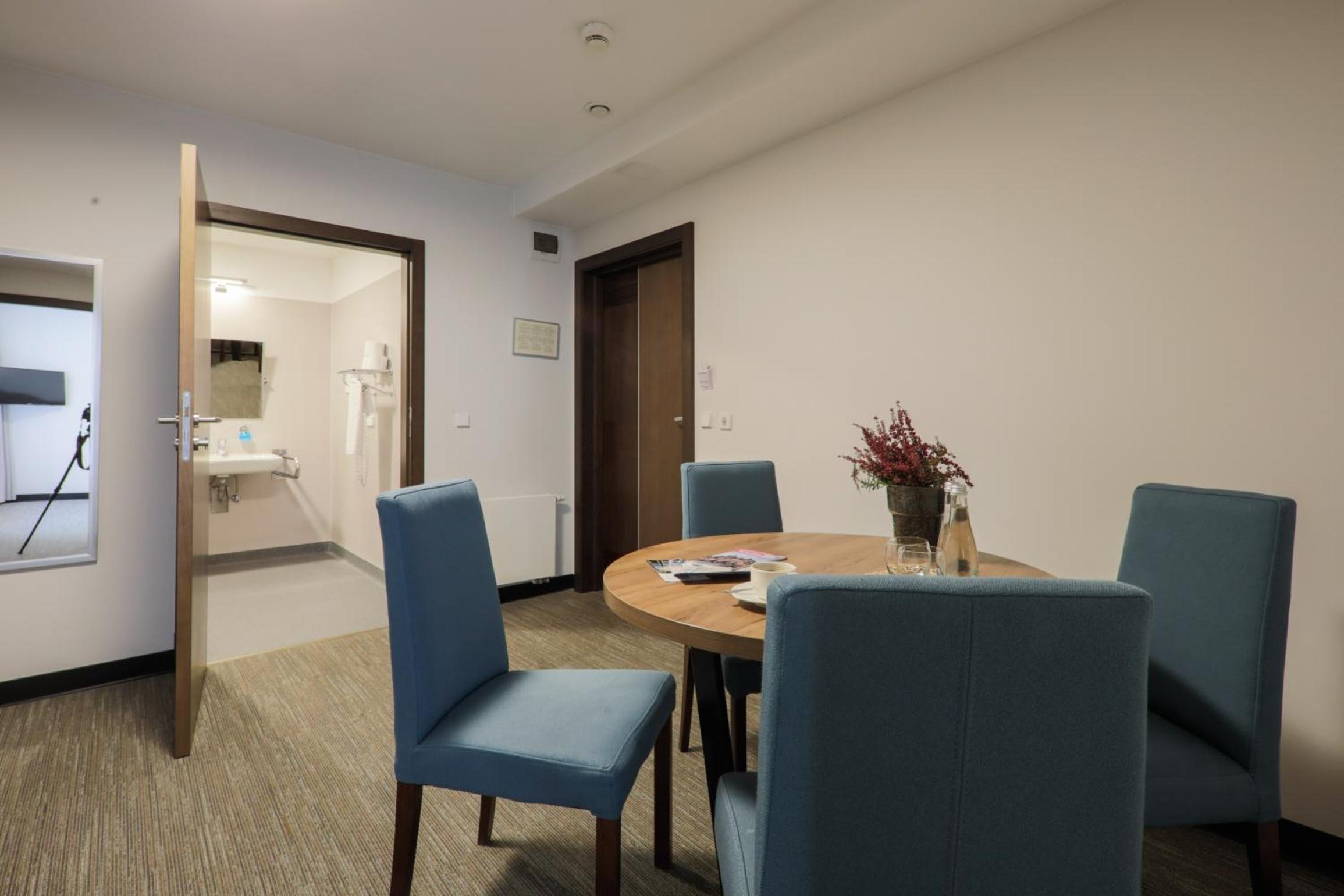 Deluxe Double or Twin Room photo 3
