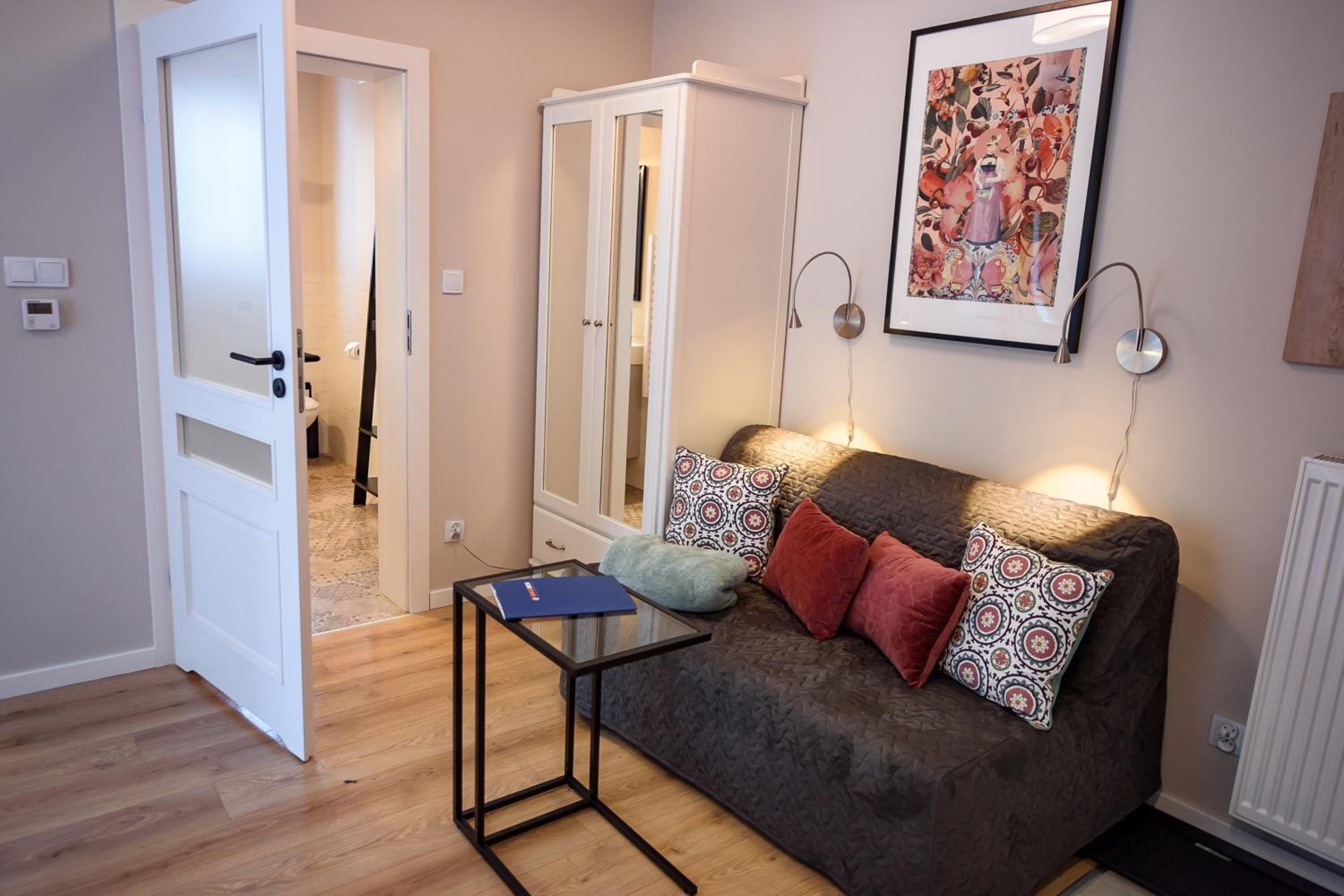 One-Bedroom Apartment photo 1