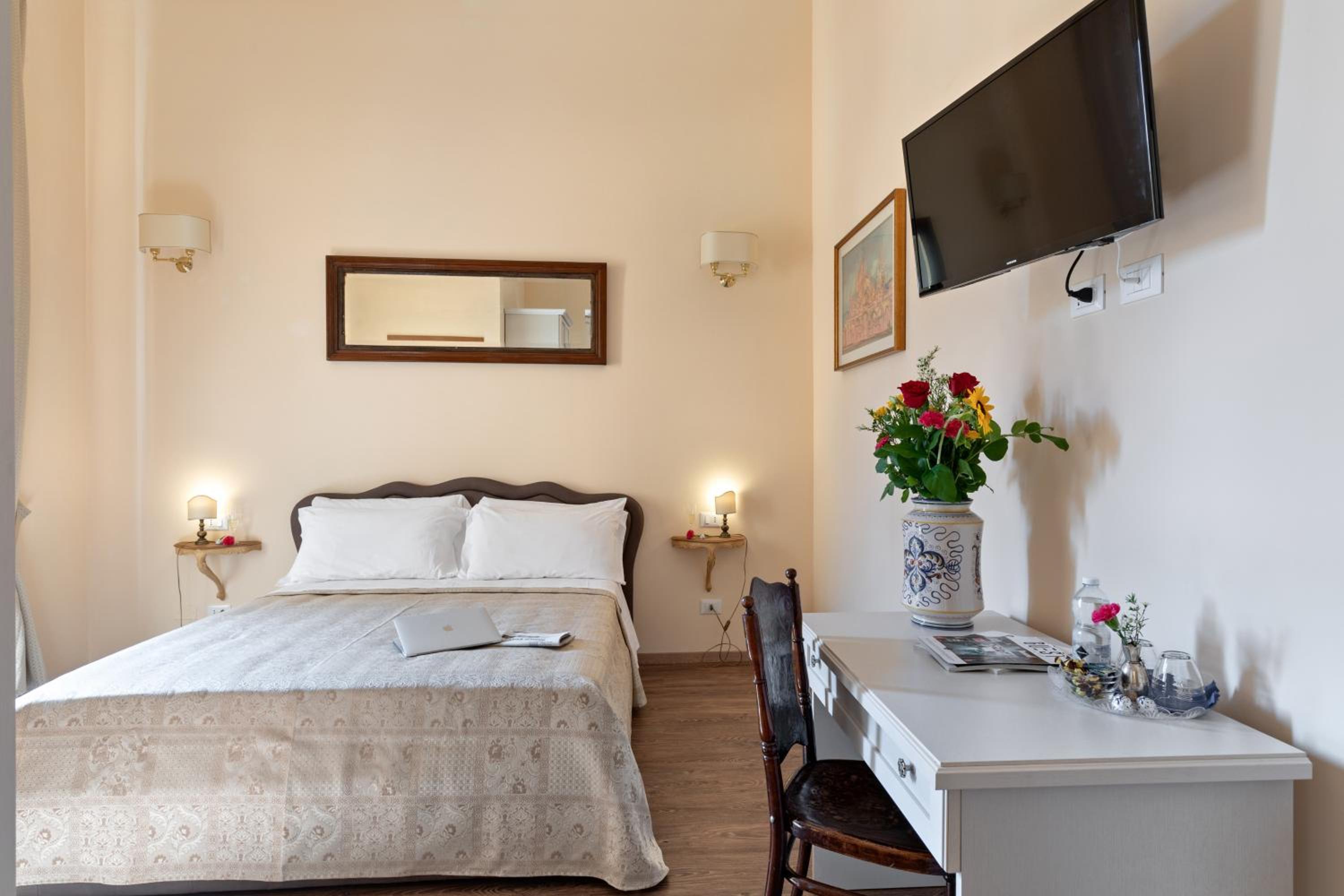 Standard Double Room photo 2