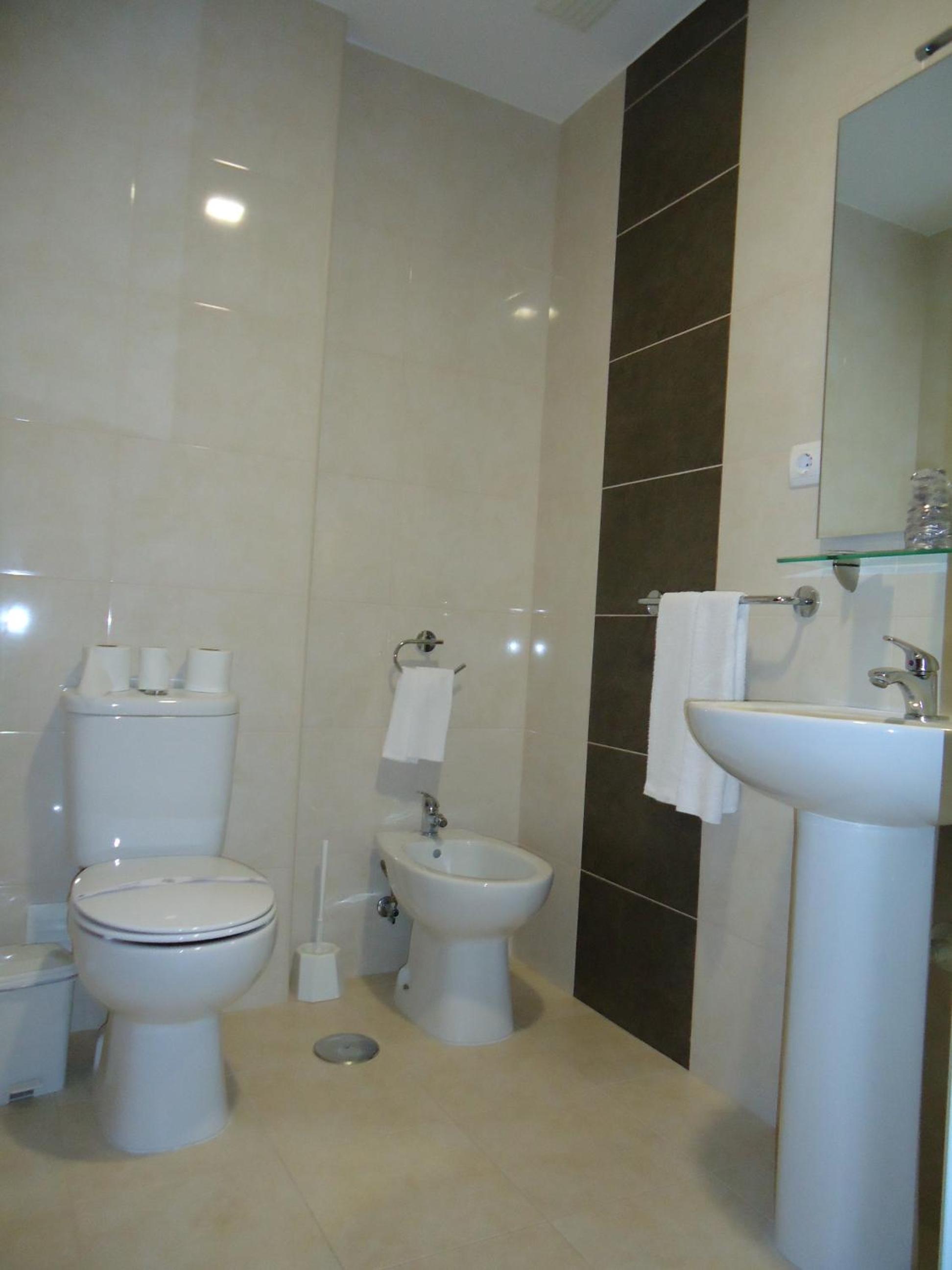 Triple Room - Photo 9