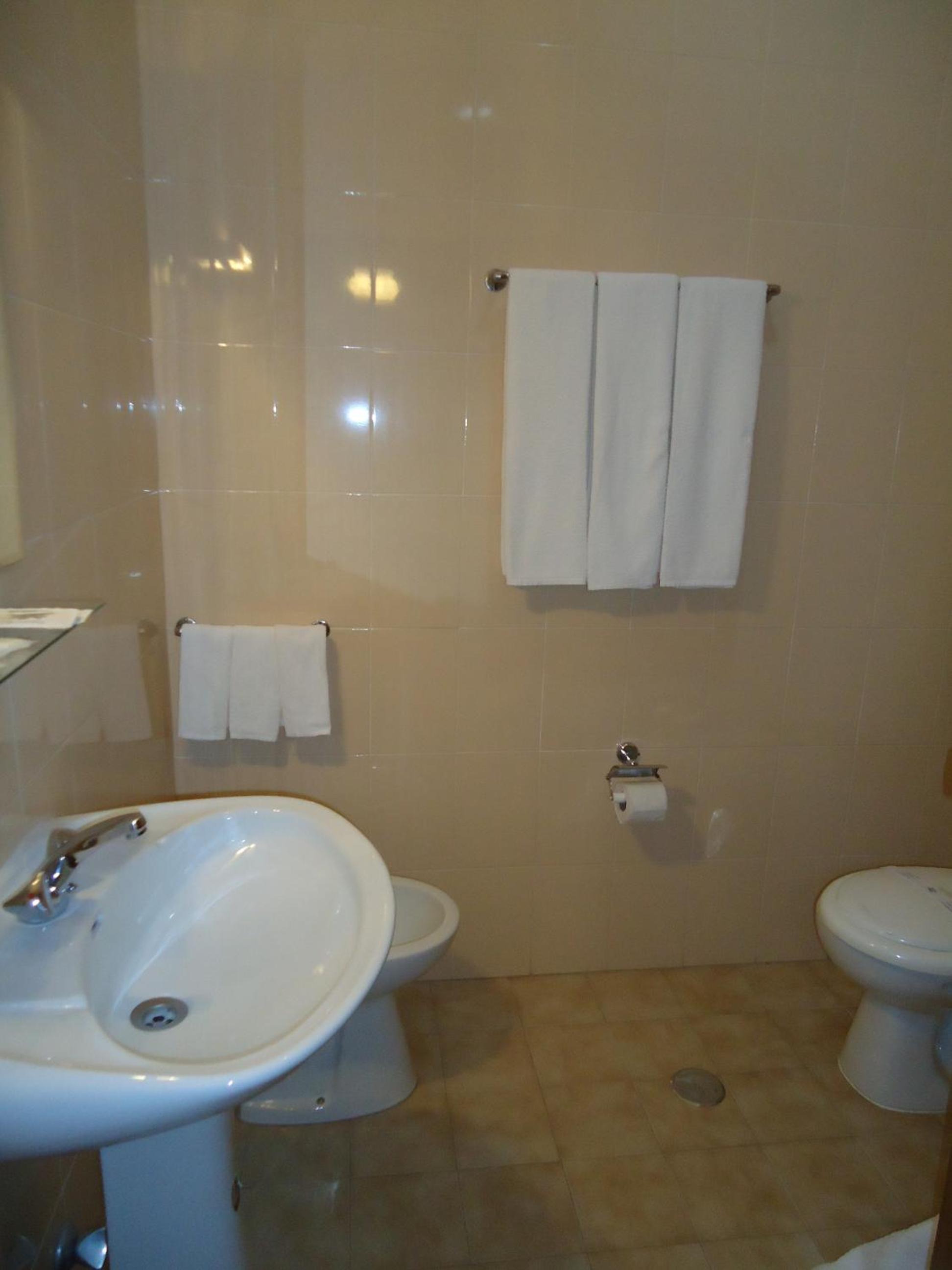 Triple Room - Photo 11
