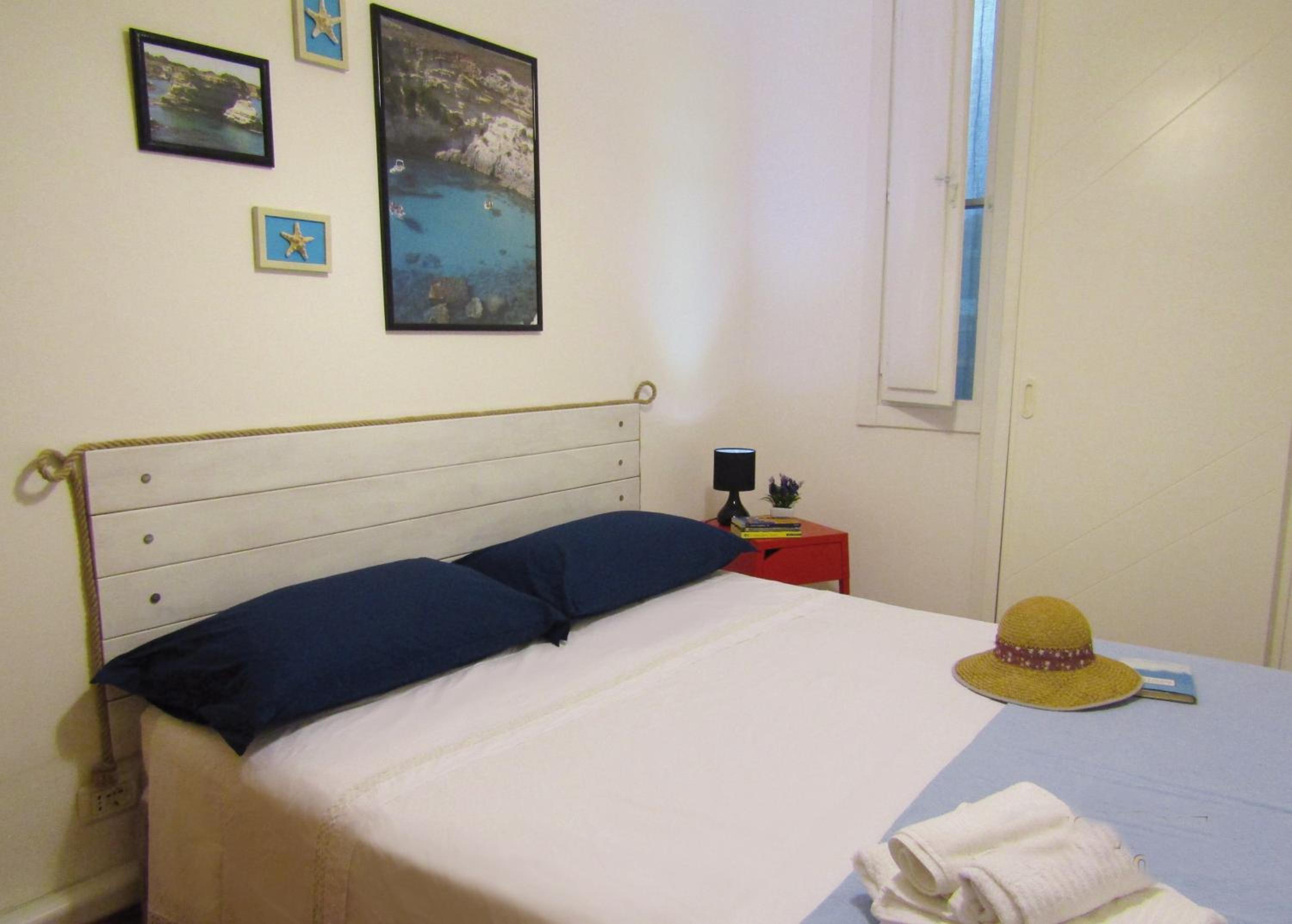 One-Bedroom House photo 1