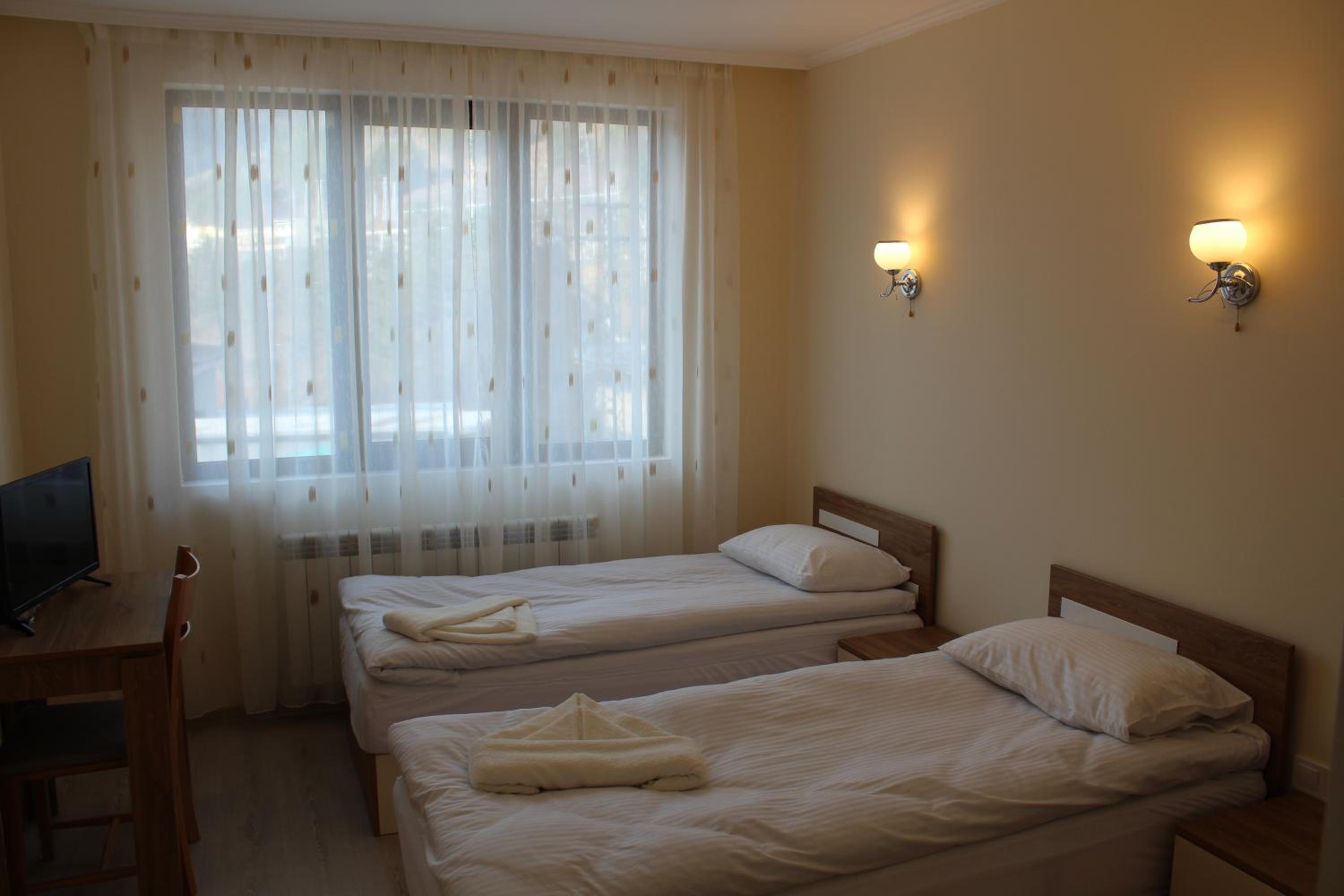 Double or Twin Room with Private Bathroom photo 2