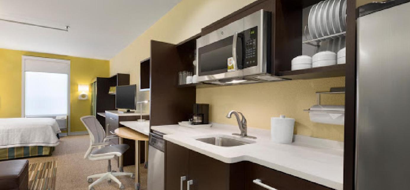 King Suite with Roll-In Shower - Mobility and Hearing Access/Non-Smoking