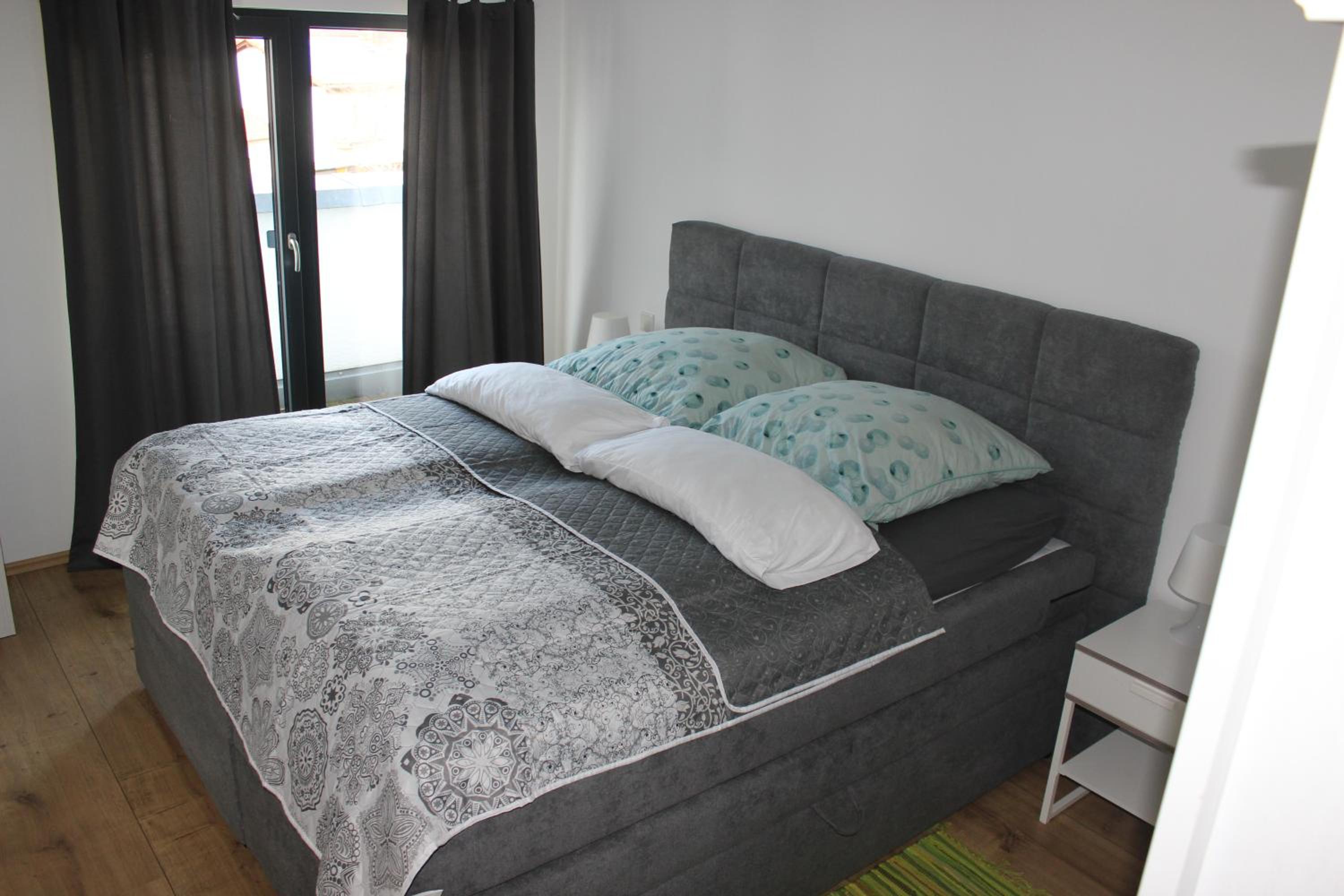One-Bedroom Apartment photo 1