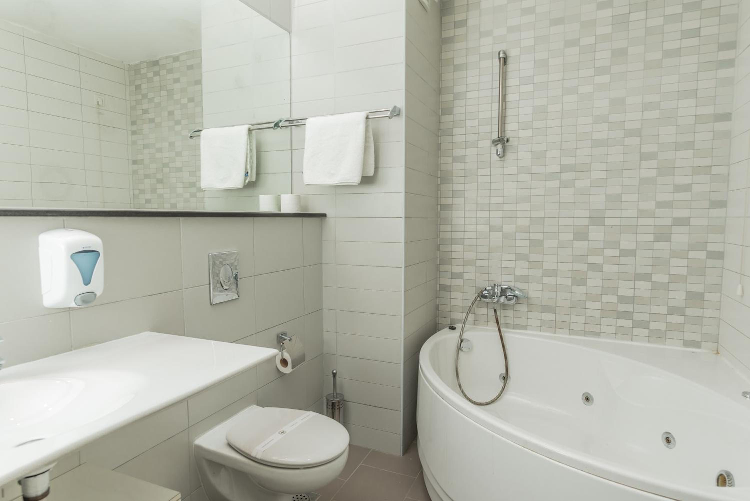 Deluxe Double Room with Spa Bath  - Photo 3