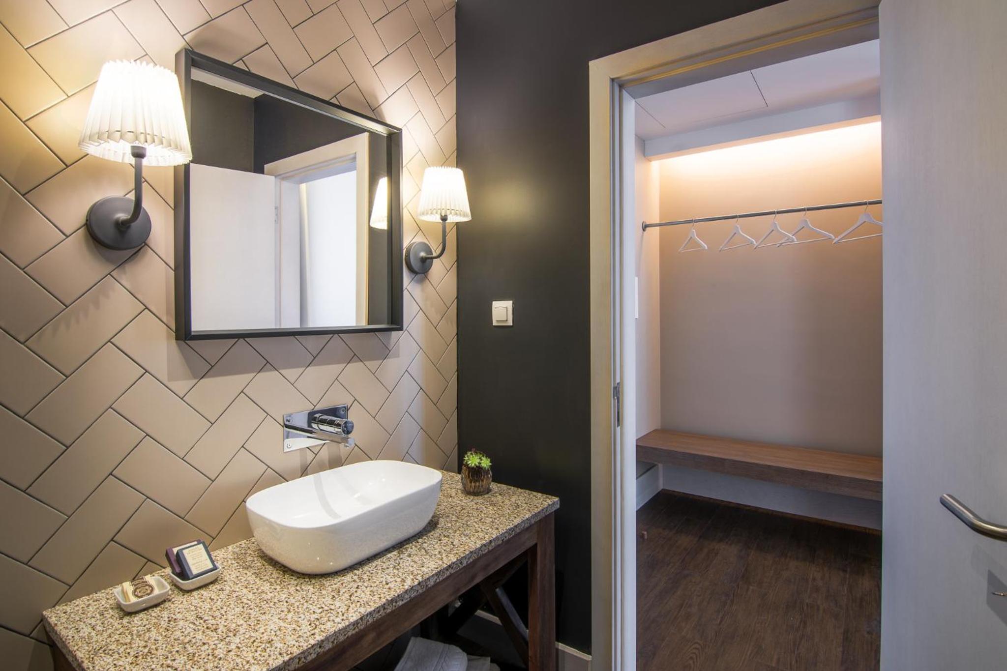 Standard Double or Twin Room - Photo 6