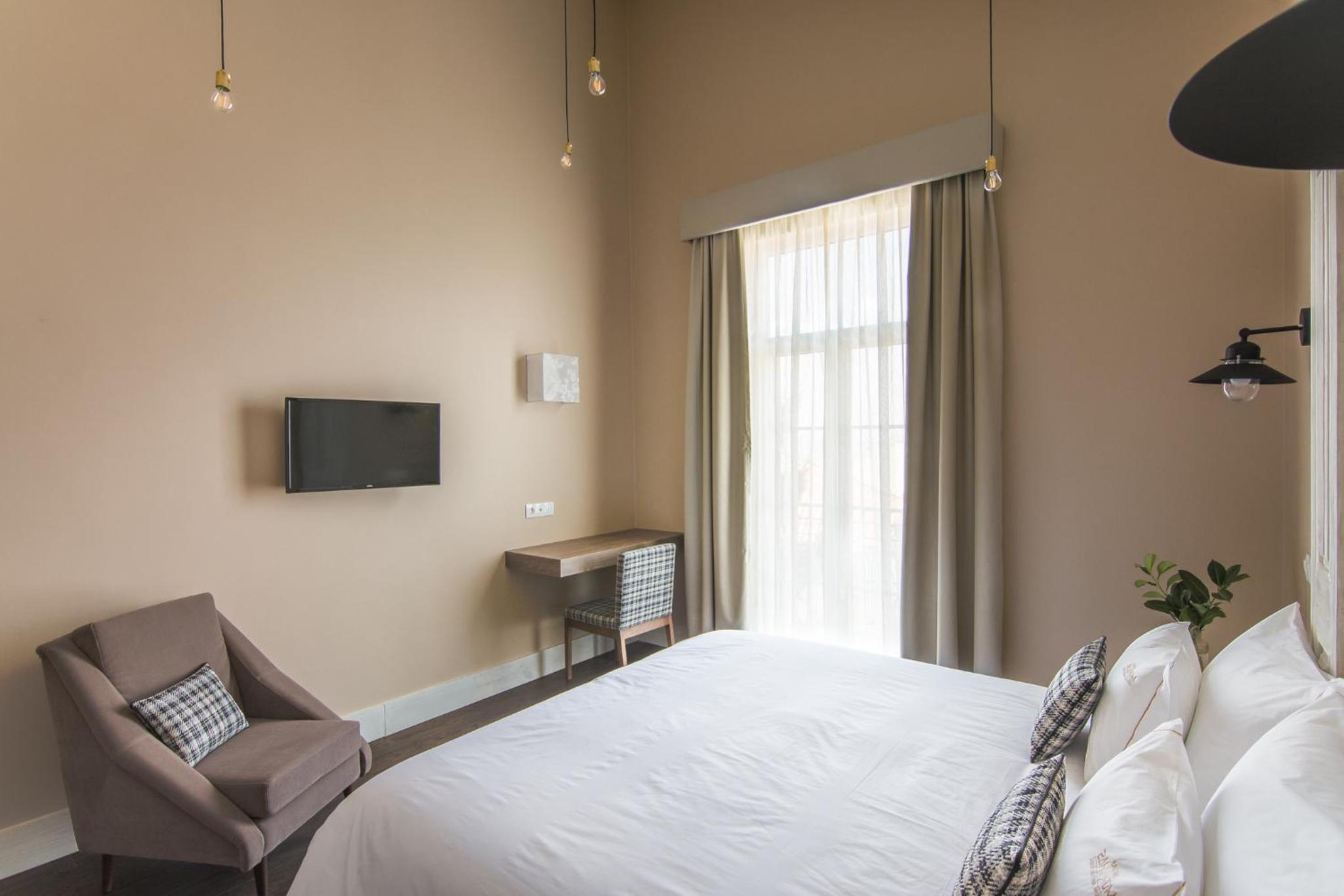 Double or Twin Room with Balcony - Photo 6