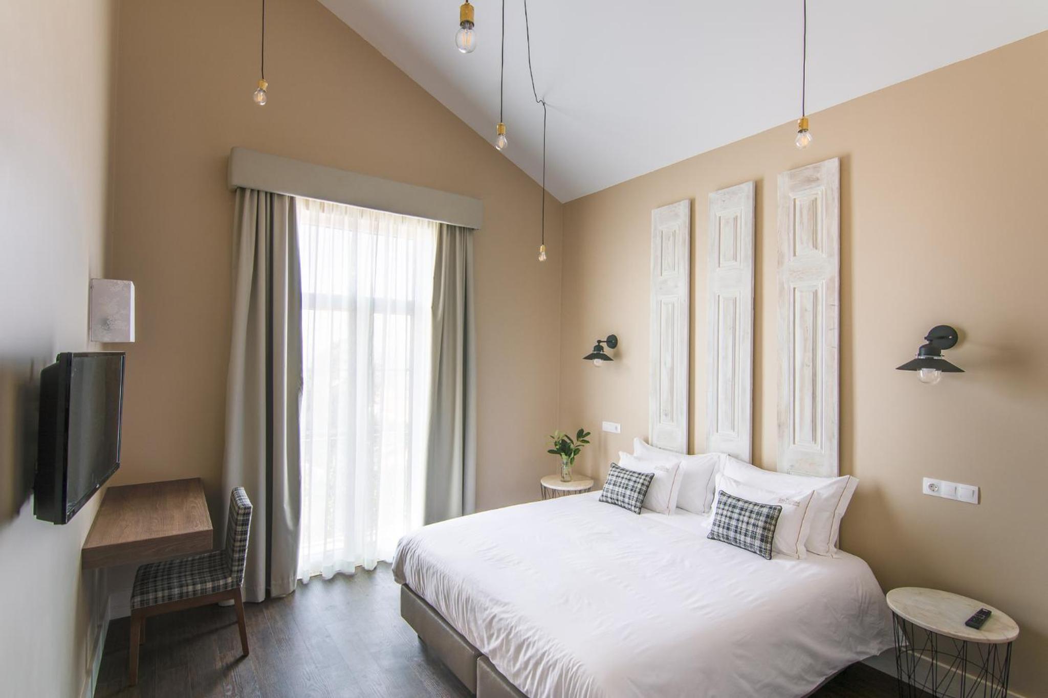 Double or Twin Room with Balcony - Photo 1