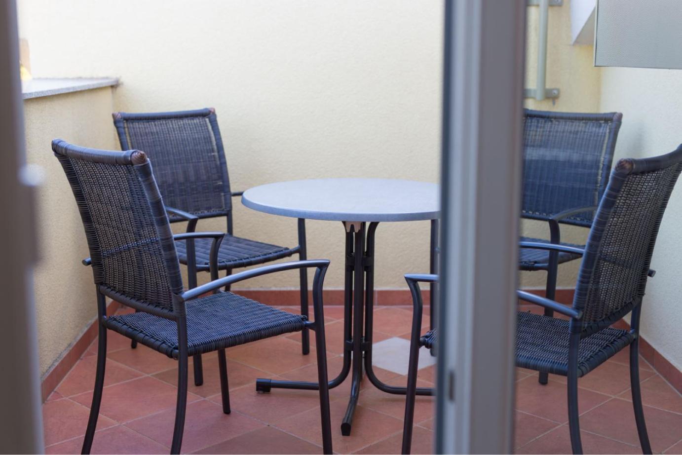 Apartment with Balcony - Photo 11