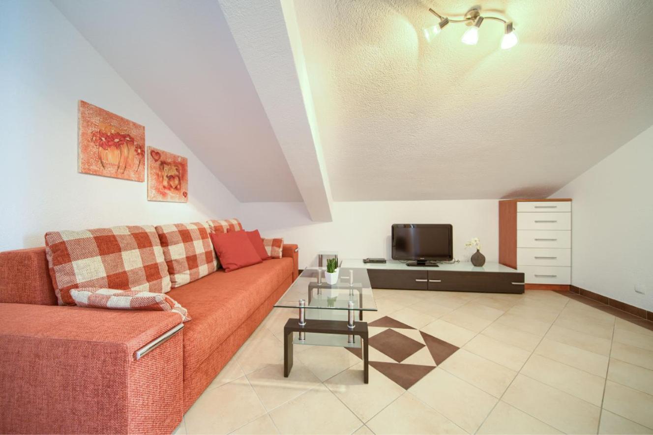 Apartment with Balcony - Photo 16