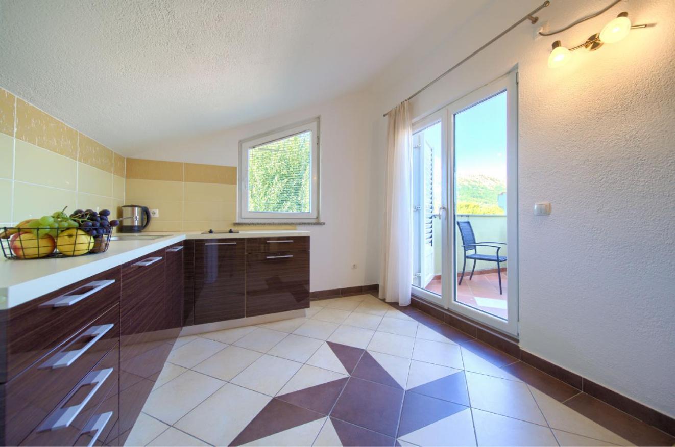 Apartment with Balcony - Photo 10
