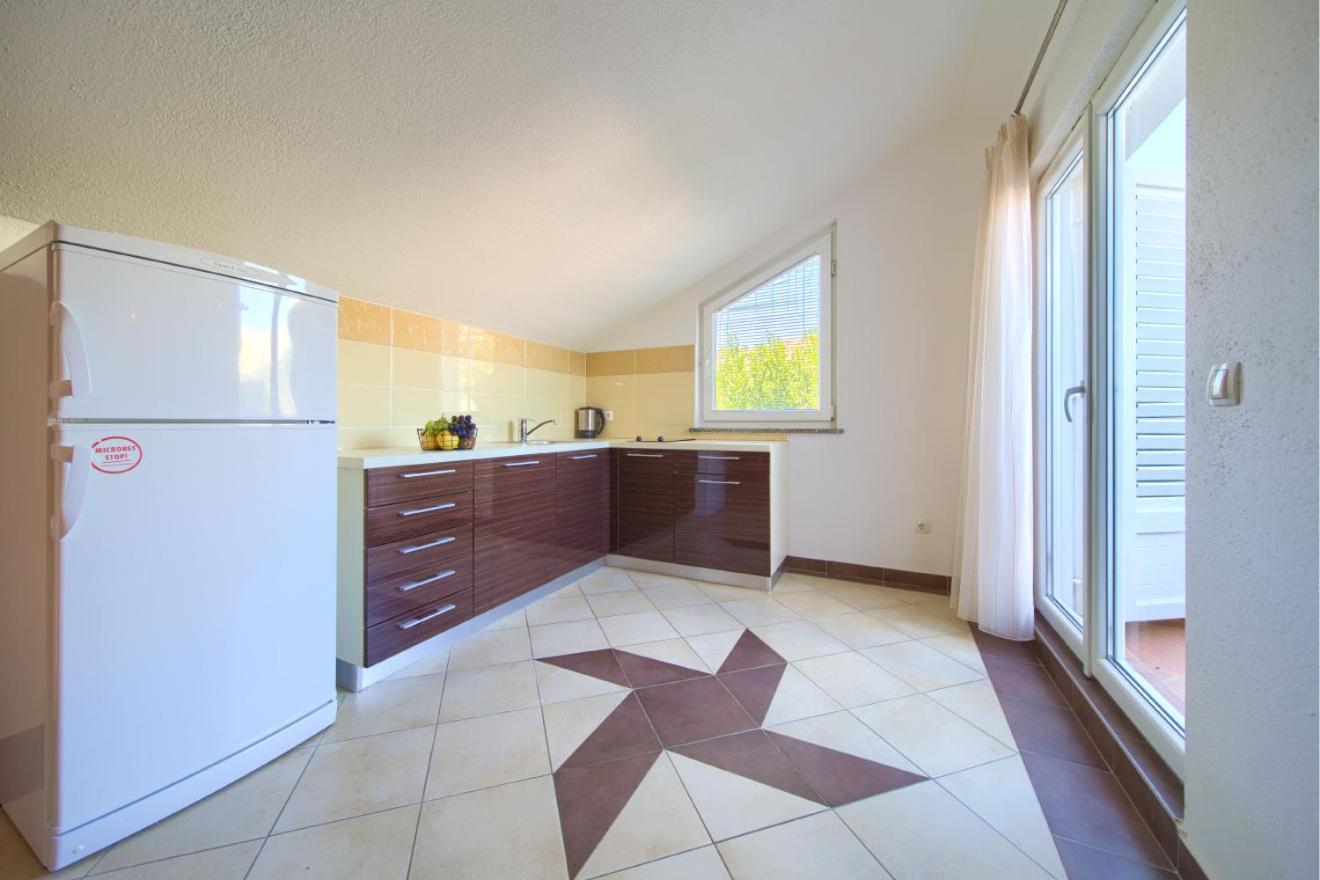 Apartment with Balcony - Photo 8