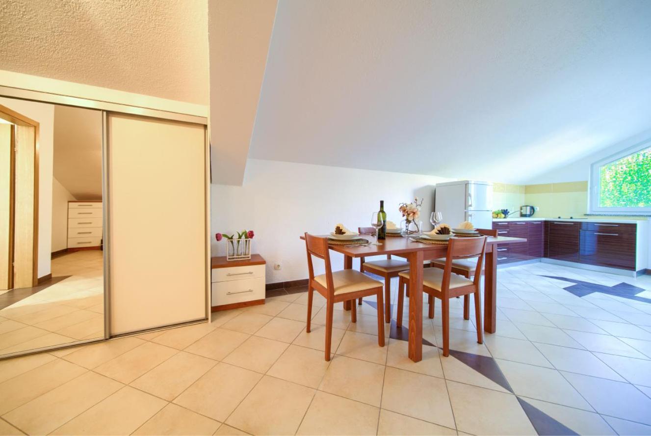 Apartment with Balcony - Photo 19