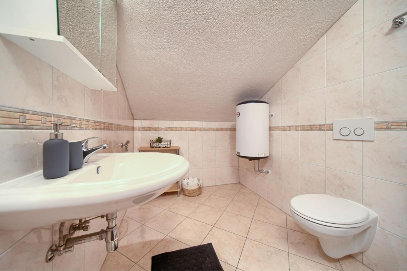 Apartment with Balcony - Photo 14