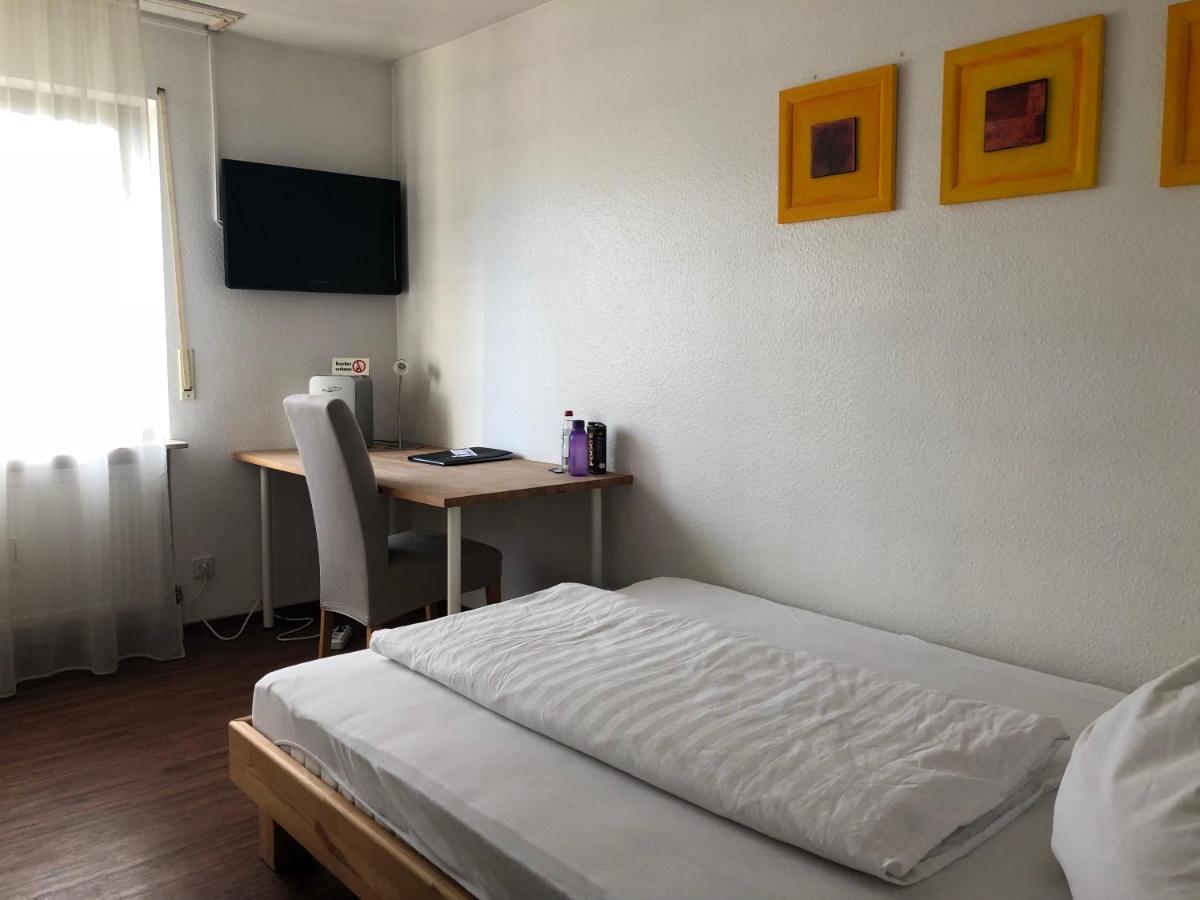 Single Room with Bathroom photo 2