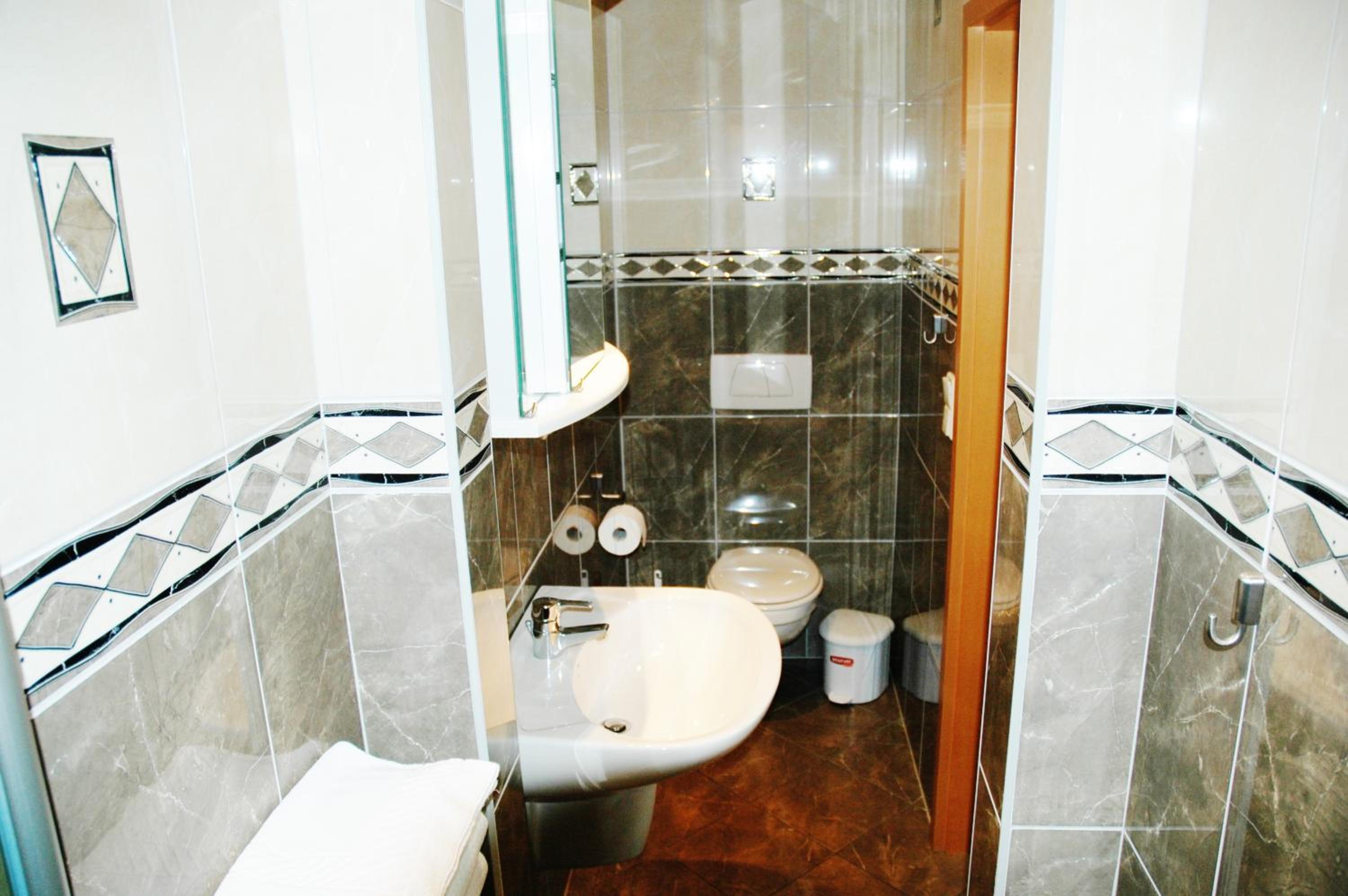 Twin Room - Photo 14