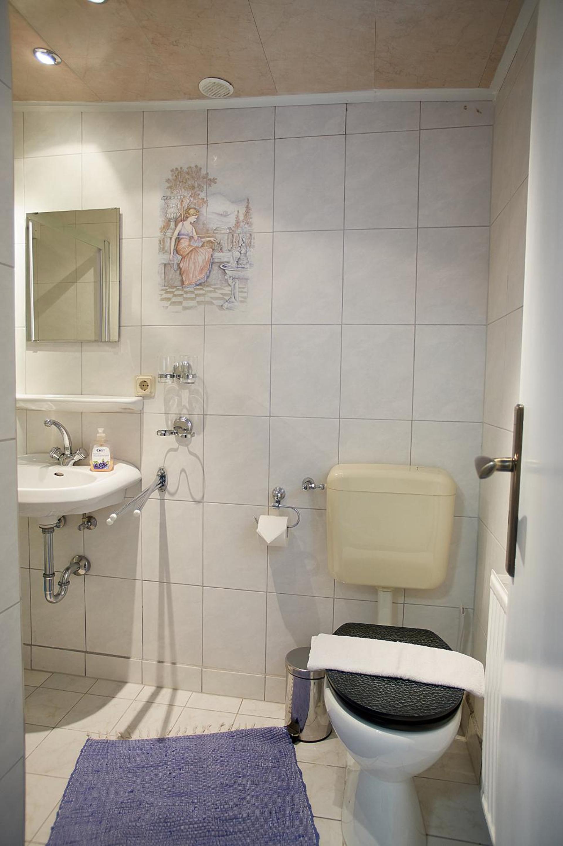 Apartment with Shower - Photo 16
