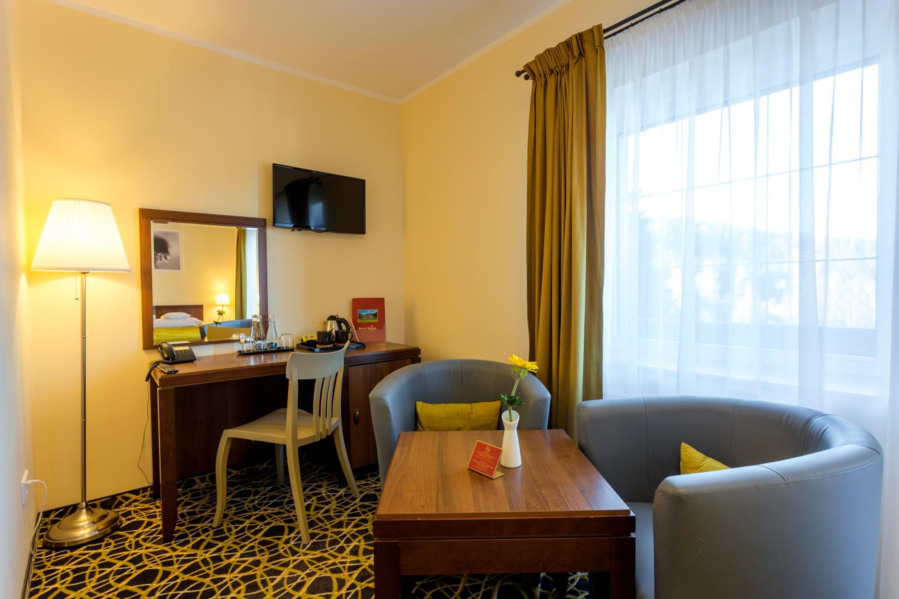 Standard Double or Twin Room - Photo 5