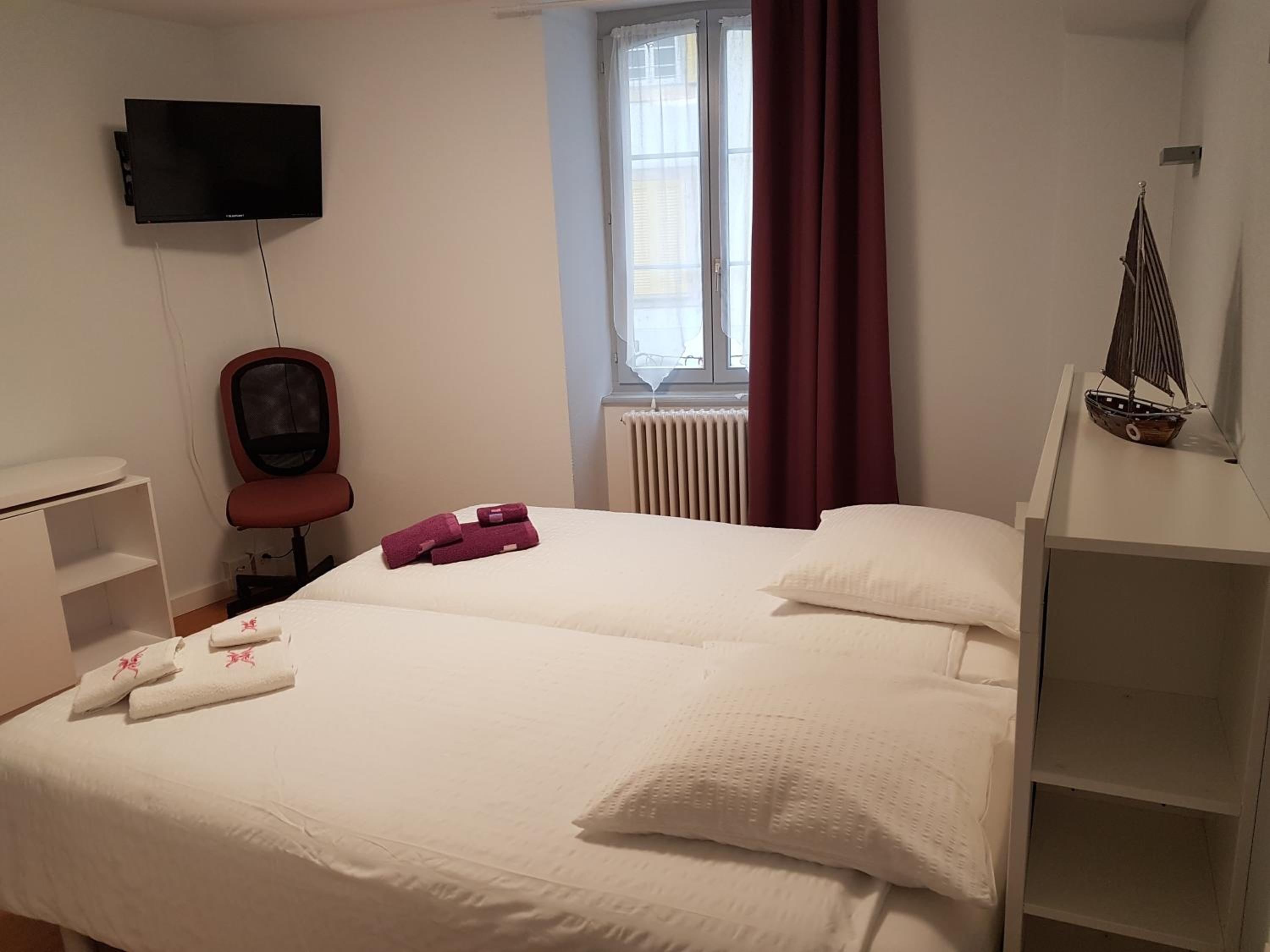 Twin Room - Photo 1