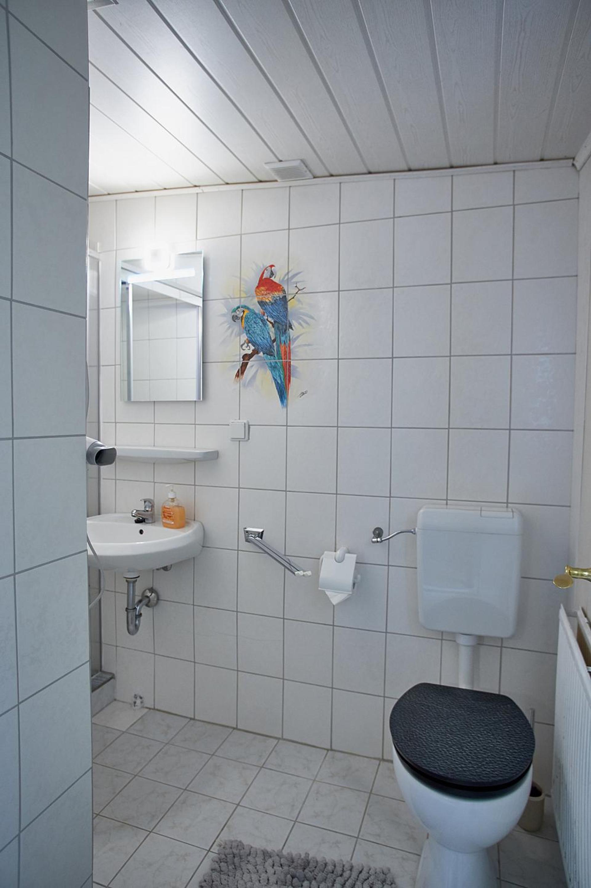 Apartment with Shower - Photo 9