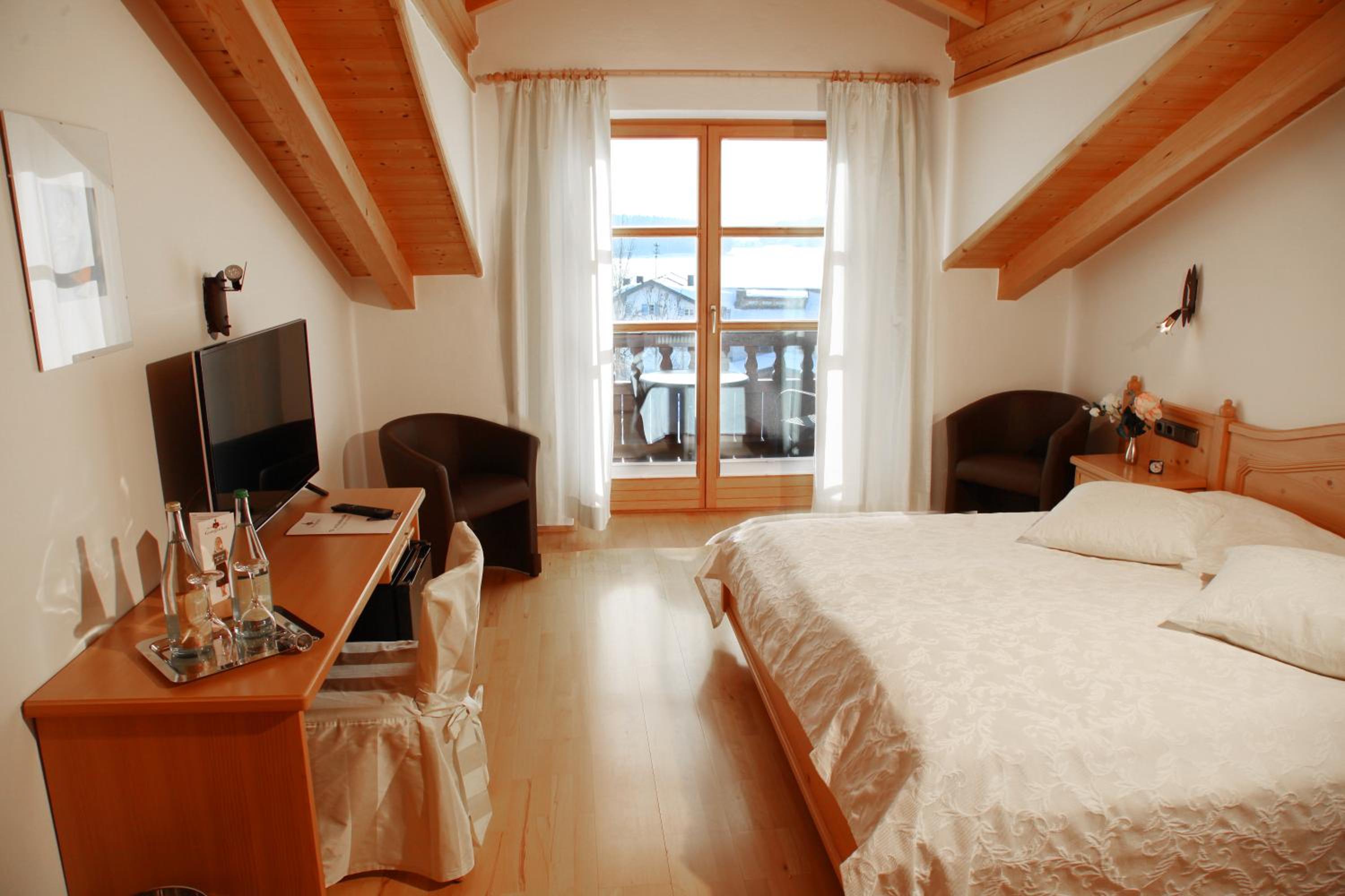 Comfort Double Room with Balcony and Mountain View