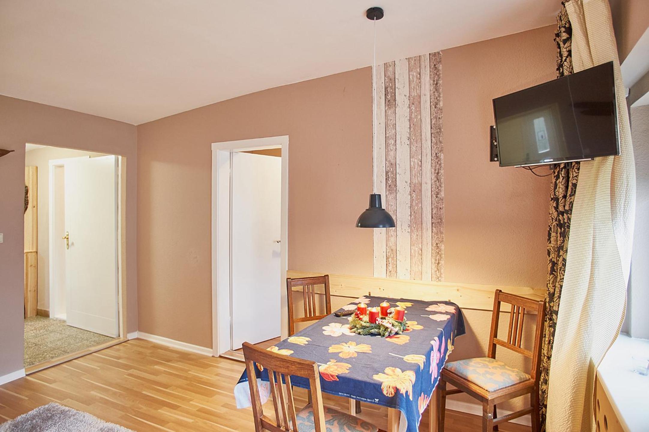 Apartment with Shower - Photo 8